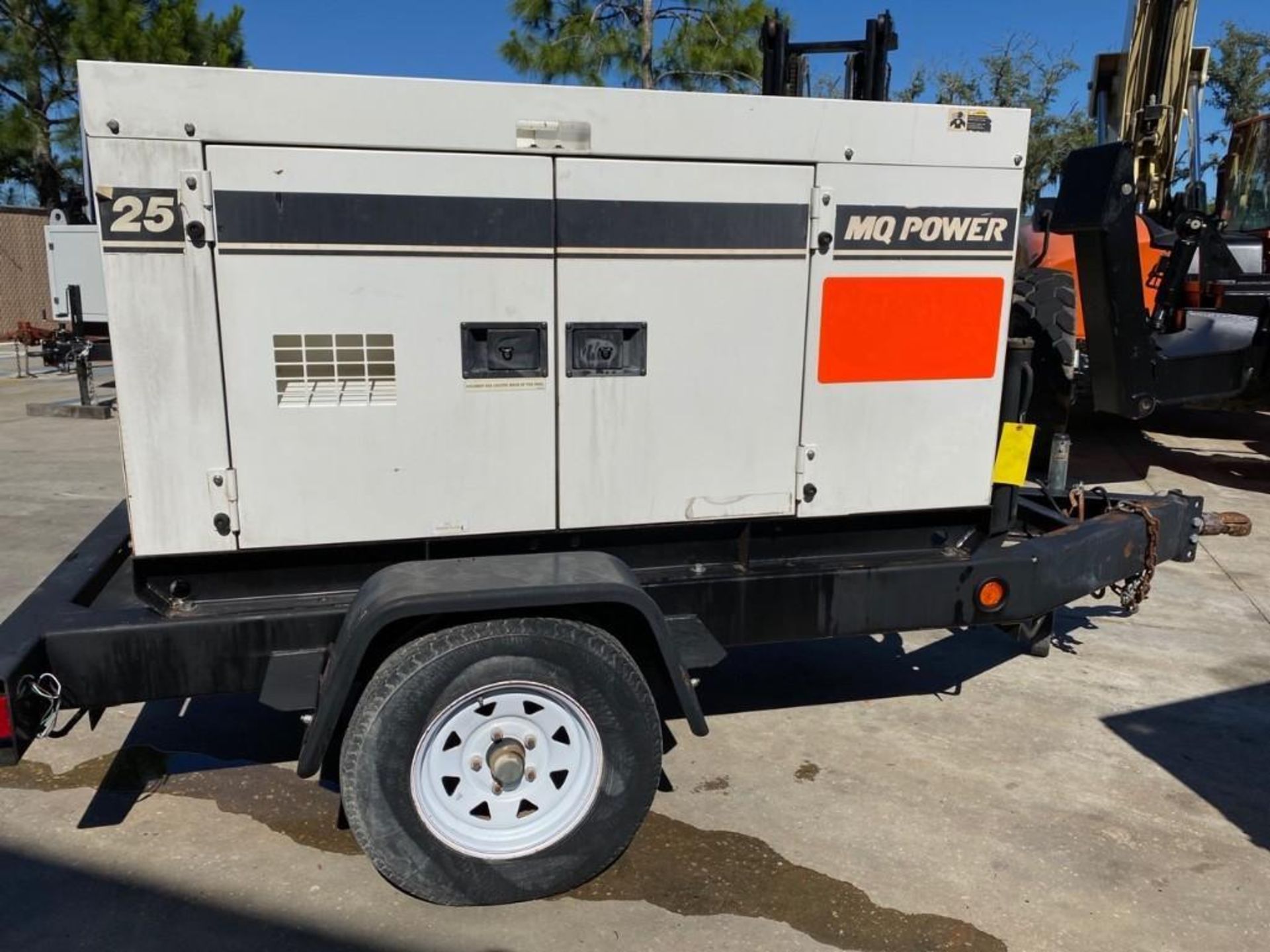 2011/2012 WHISPERWATT MQ POWER DIESEL GENERATOR, TRAILER MOUNTED, 20KW, 25KVA, RUNS AND OPERATES - Image 5 of 20