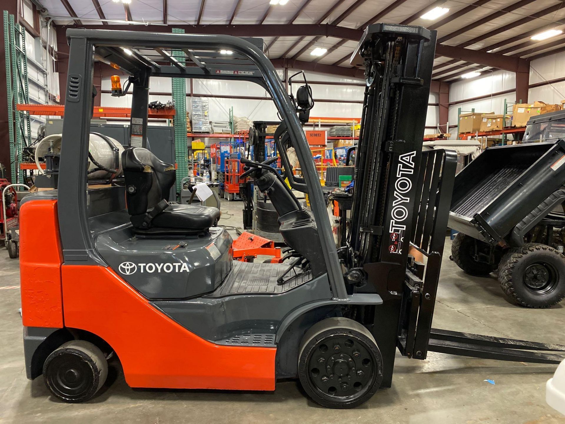 2015 TOYOTA LP FORKLIFT MODEL 8FGCU25, APPROX. 5,000 LB CAPACITY, TILT, SIDE SHIFT, TANK NOT INCLUDE