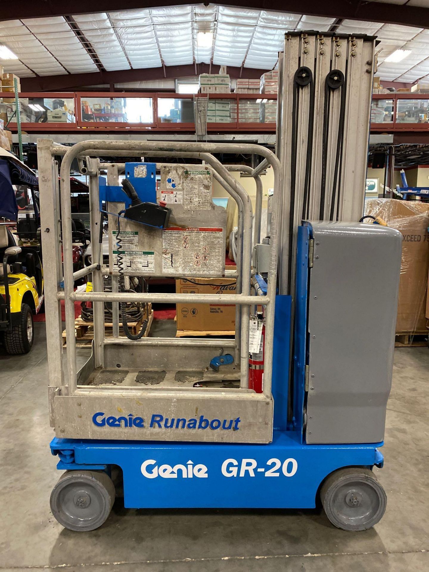 2014 GENIE GR-20 ELECTRIC MAN LIFT, 20' PLATFORM HEIGHT, SELF PROPELLED, 207 HOURS SHOWING - Image 6 of 16