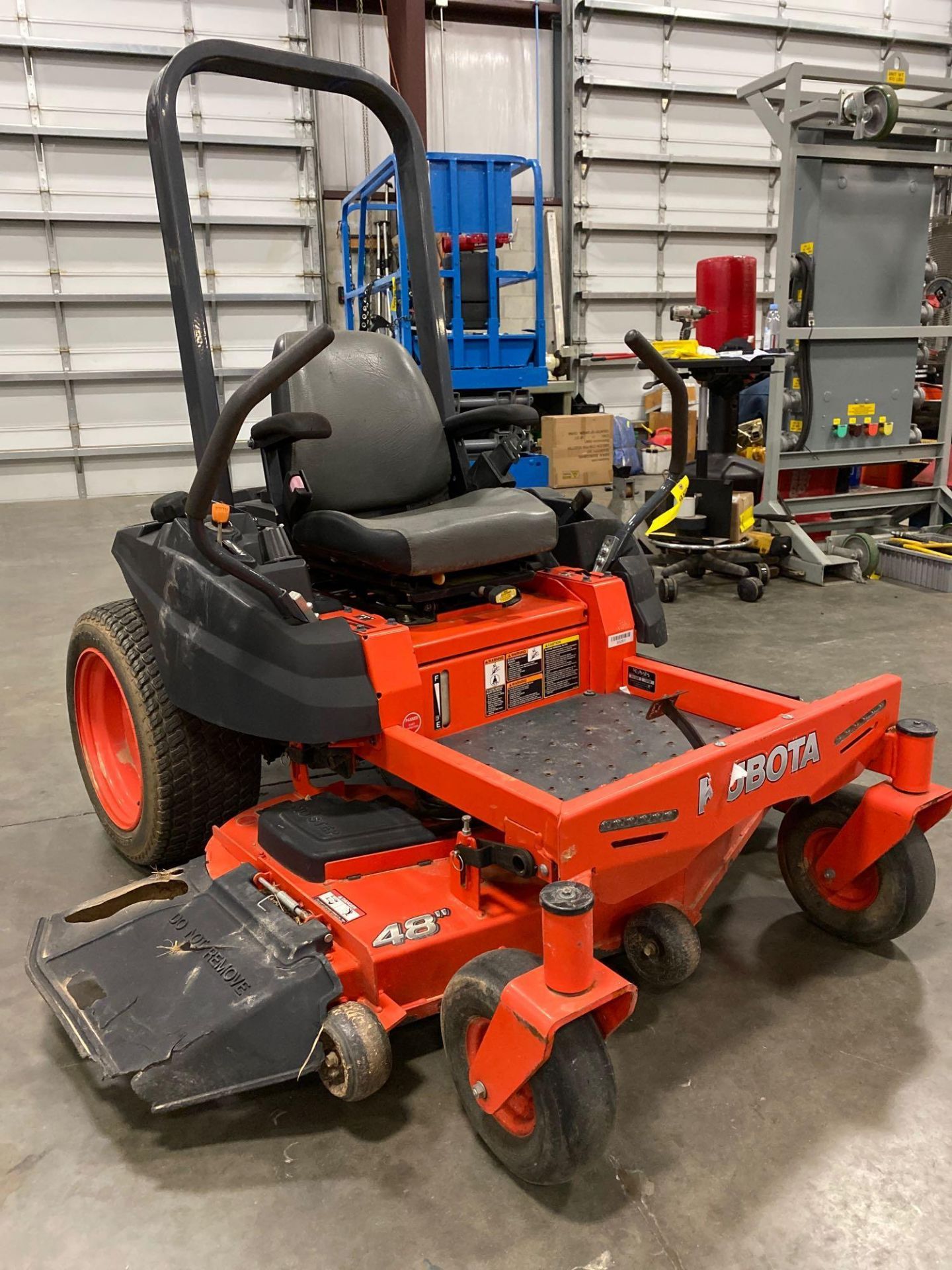 KUBOTA ZG123S 48" RIDE ON MOWER, 256.8 HOURS SHOWING, RUNS AND OPERATES - Image 4 of 7