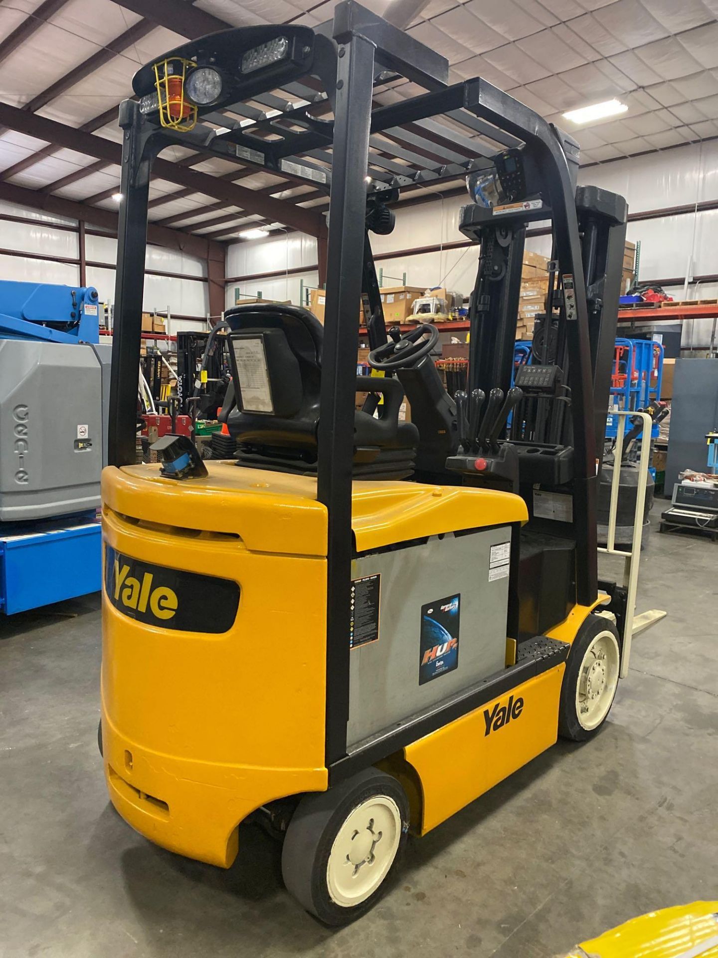 YALE ELECTRIC FORKLIFT MODEL ERCO50VGN36TE088, 36V, 200.8" HEIGHT CAPACITY, APPROX. 5,000 LB CAPACIT - Image 4 of 9