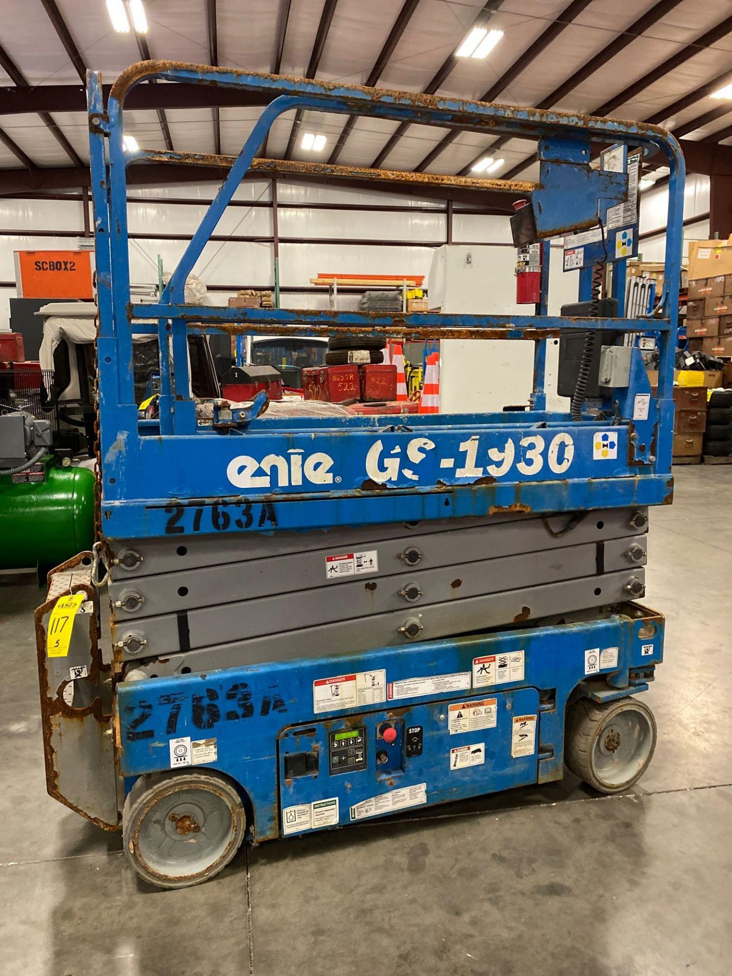 GENIE GS1930 SCISSOR LIFT, SELF PROPELLED, 19' PLATFORM HEIGHT - Image 9 of 14