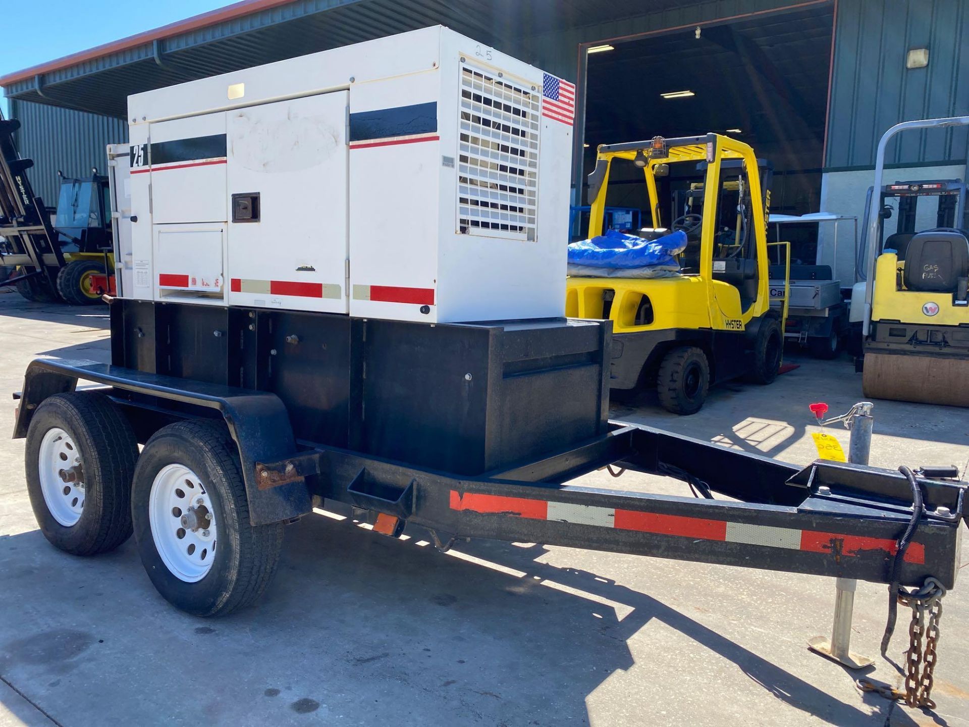 WHISPERWATT DCA-25USI TRAILER MOUNTED DIESEL GENERATOR, 20KW, 25 KVA, RUNS AND OPERATES - Image 6 of 12