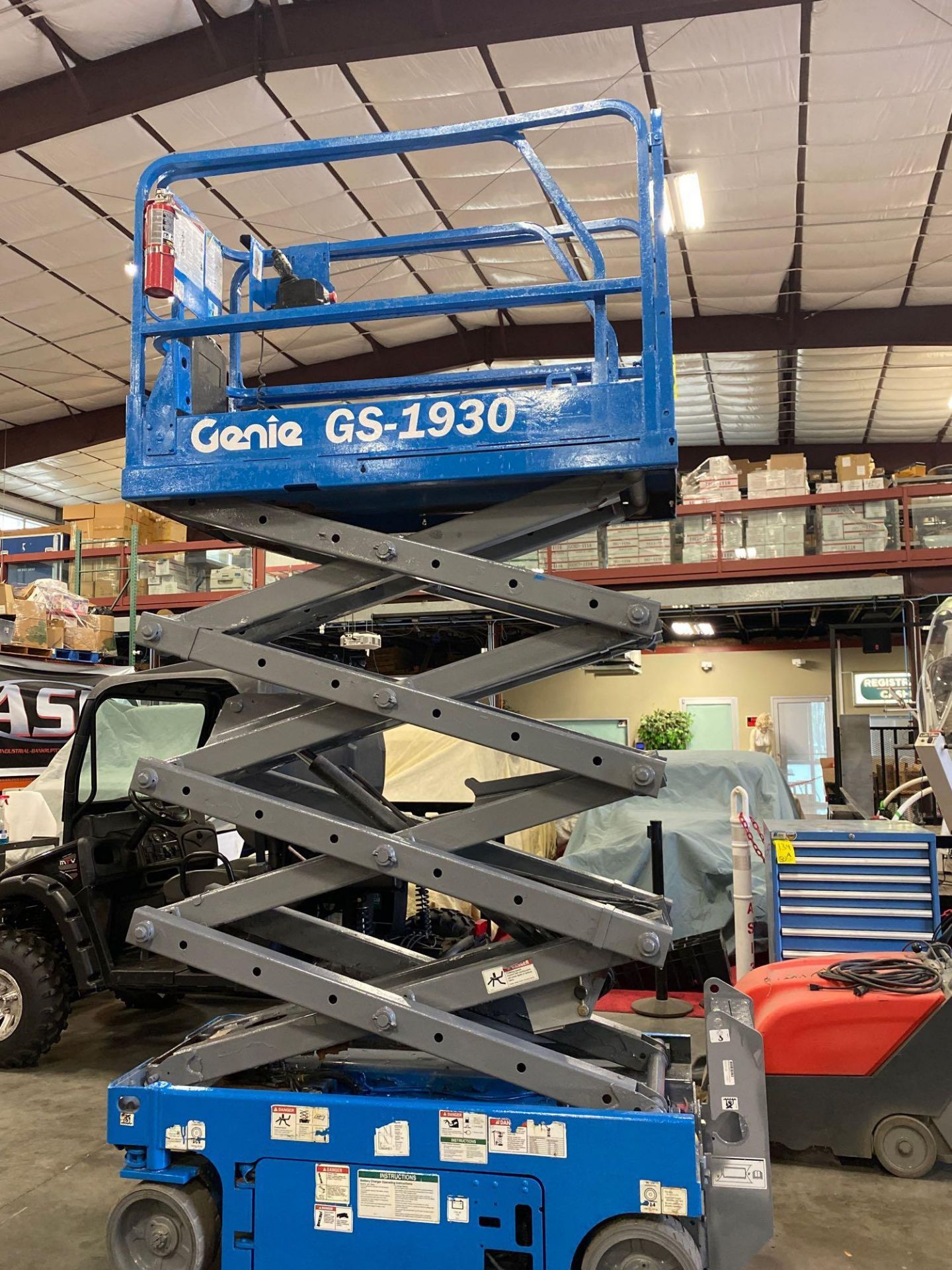 GENIE GS1930 SCISSOR LIFT, SELF PROPELLED, 19' PLATFORM HEIGHT, BUILT IN BATTERY CHARGER,