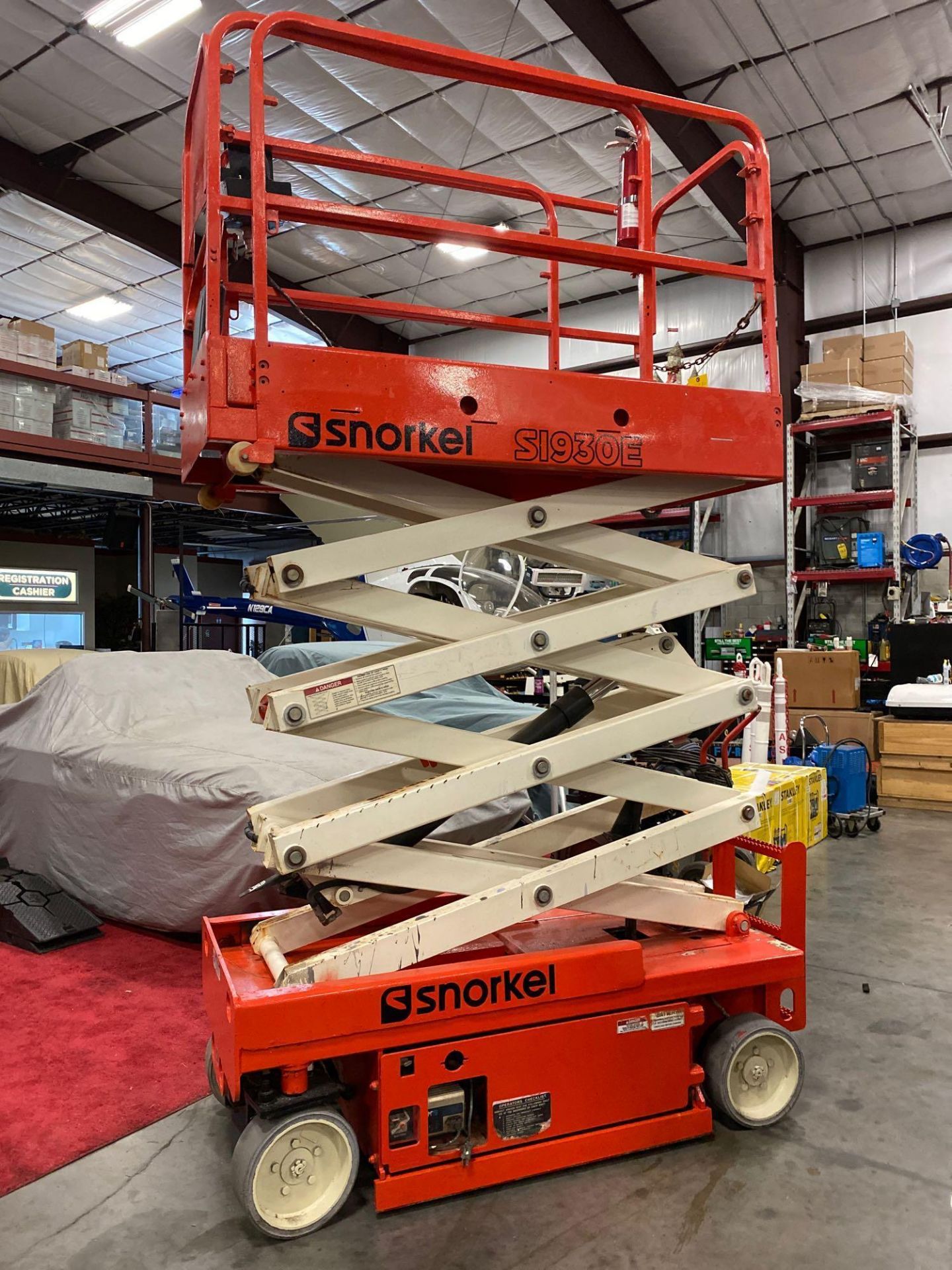 SNORKEL S1930E ELECTRIC SCISSOR LIFT, 19' PLATFORM HEIGHT, SLIDE OUT WORK PLATFORM, BUILT IN BATTERY - Image 14 of 14