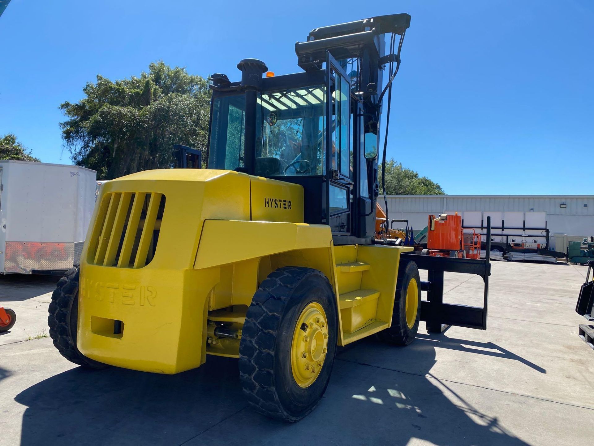 HYSTER DIESEL FORKLIFT MODEL H190XL2, APPROX. 19,000 LB CAPACITY, 212.6" HEIGHT CAPACITY, RUNS AND O - Image 4 of 12