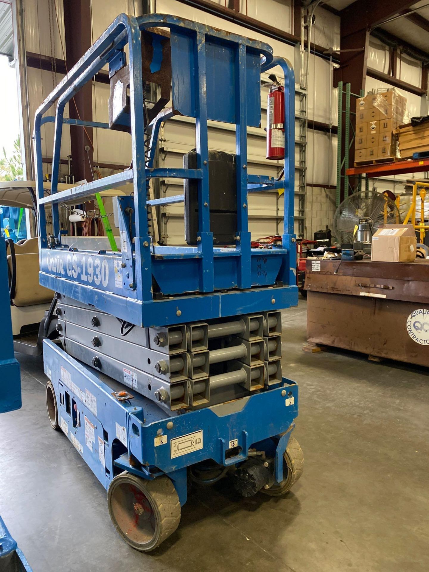 2017 GENIE GS-1930 ELECTRIC SCISSOR LIFT, SELF PROPELLED, SLIDE OUT WORK PLATFORM - Image 9 of 12