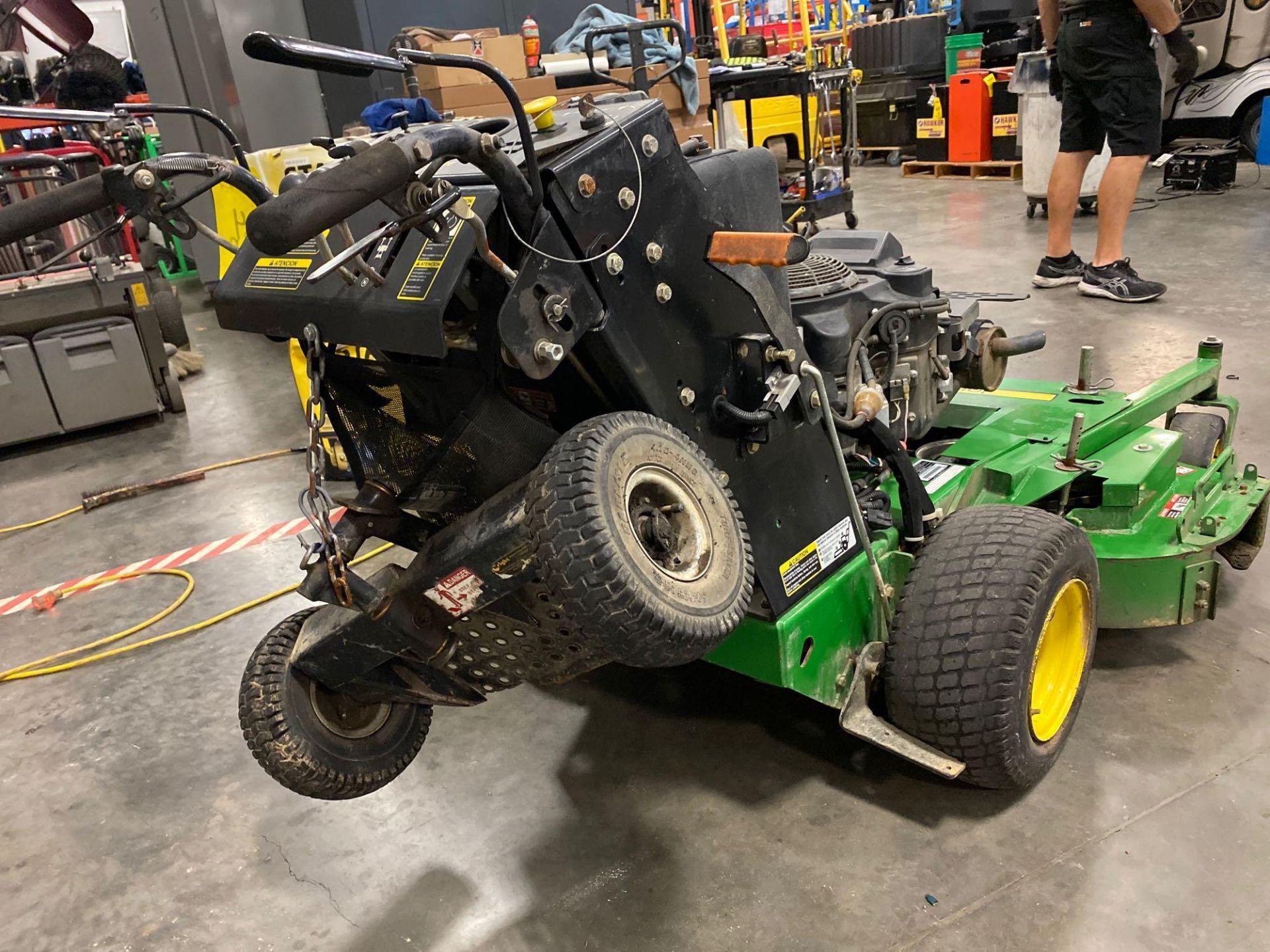 JOHN DEERE MOWER JOHN DEERE WHP52A MOWER, 52" DECK, RUNS AND OPERATES - Image 5 of 7