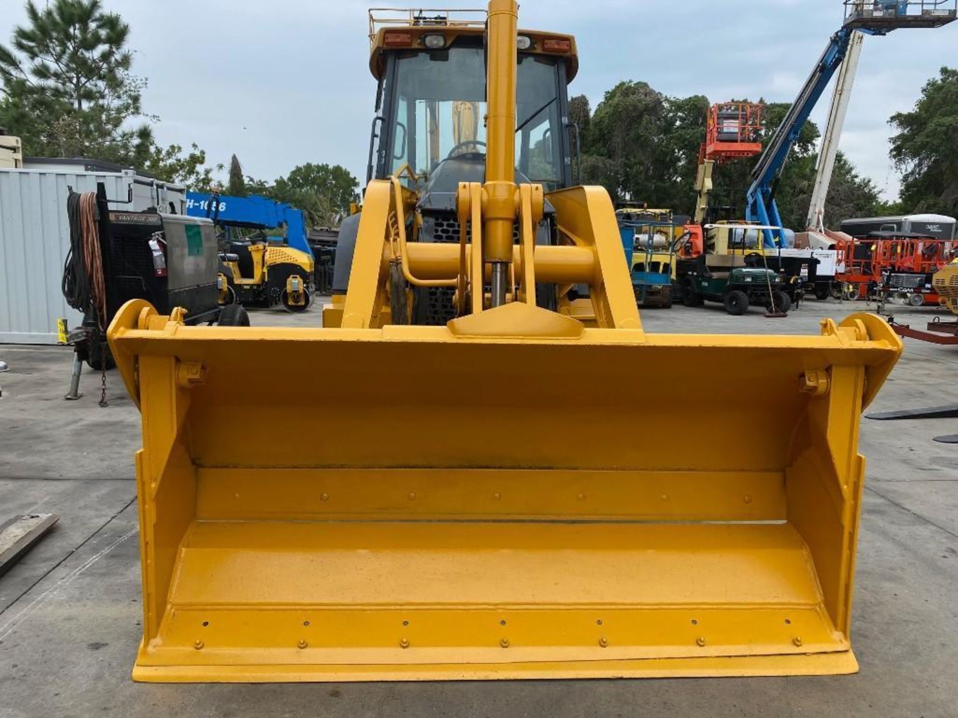 JOHN DEERE 310G LOADER, BACKHOE, DIESEL, ENCLOSED CAB, BROKEN GLASS, 4 IN 1 BUCKET, RUNS AND OPERATE - Image 18 of 26