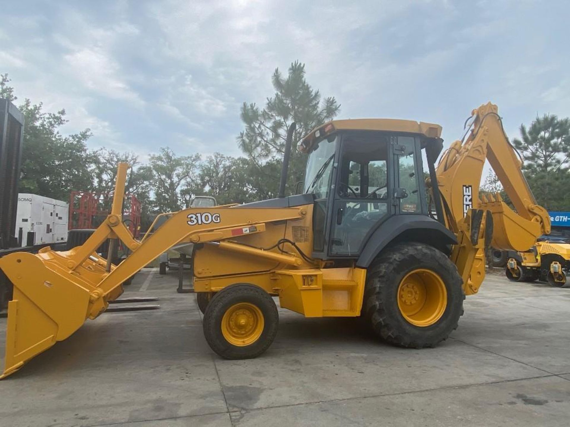 JOHN DEERE 310G LOADER, BACKHOE, DIESEL, ENCLOSED CAB, BROKEN GLASS, 4 IN 1 BUCKET, RUNS AND OPERATE - Image 5 of 26