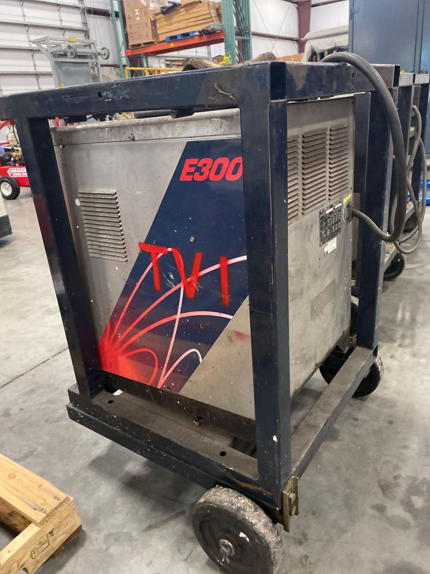 LINCOLN ELECTRIC E300 WELDER - Image 5 of 10