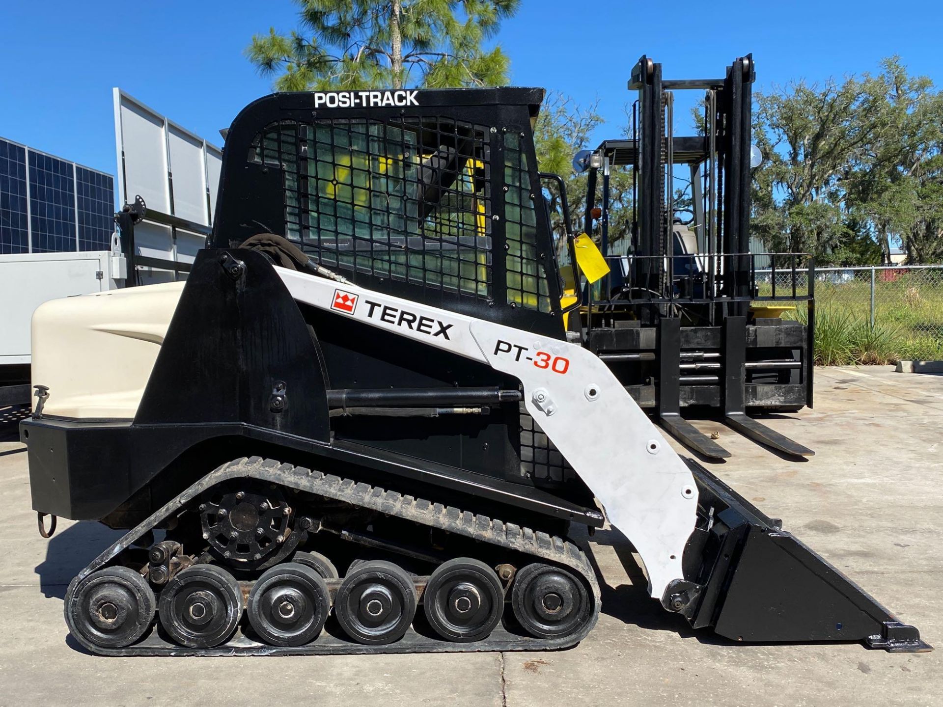 2012/2013 TEREX PT30 DIESEL SKID STEER, RUBBER TRACKS, BUCKET ATTACHMENT, RUNS AND OPERATES