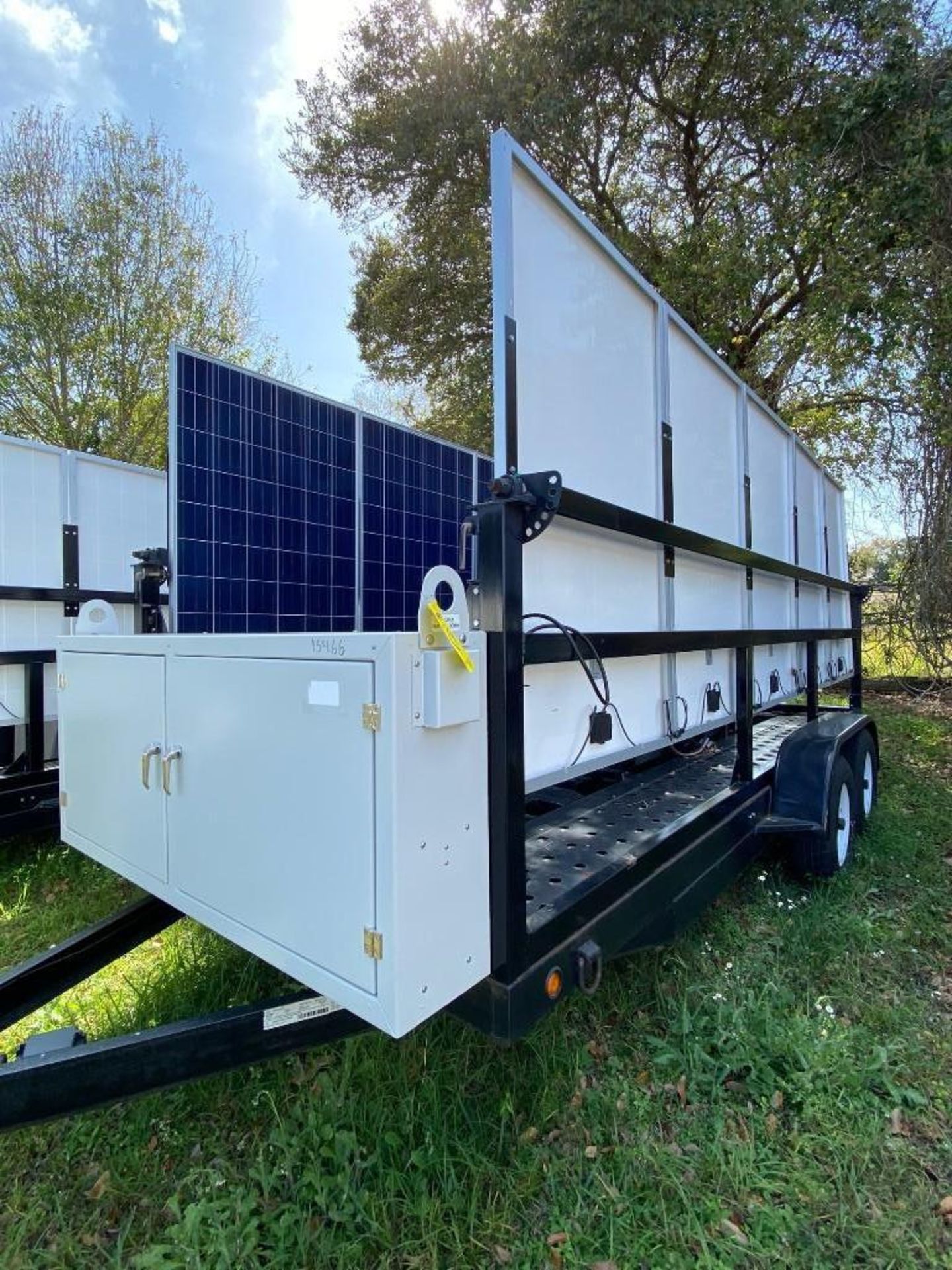 2015 (UNUSED) MOBILE SOLAR POWER GENERATOR TRAILER, DUAL 5,200 LB AXLES, TEN 250 WATT SOLAR PANELS