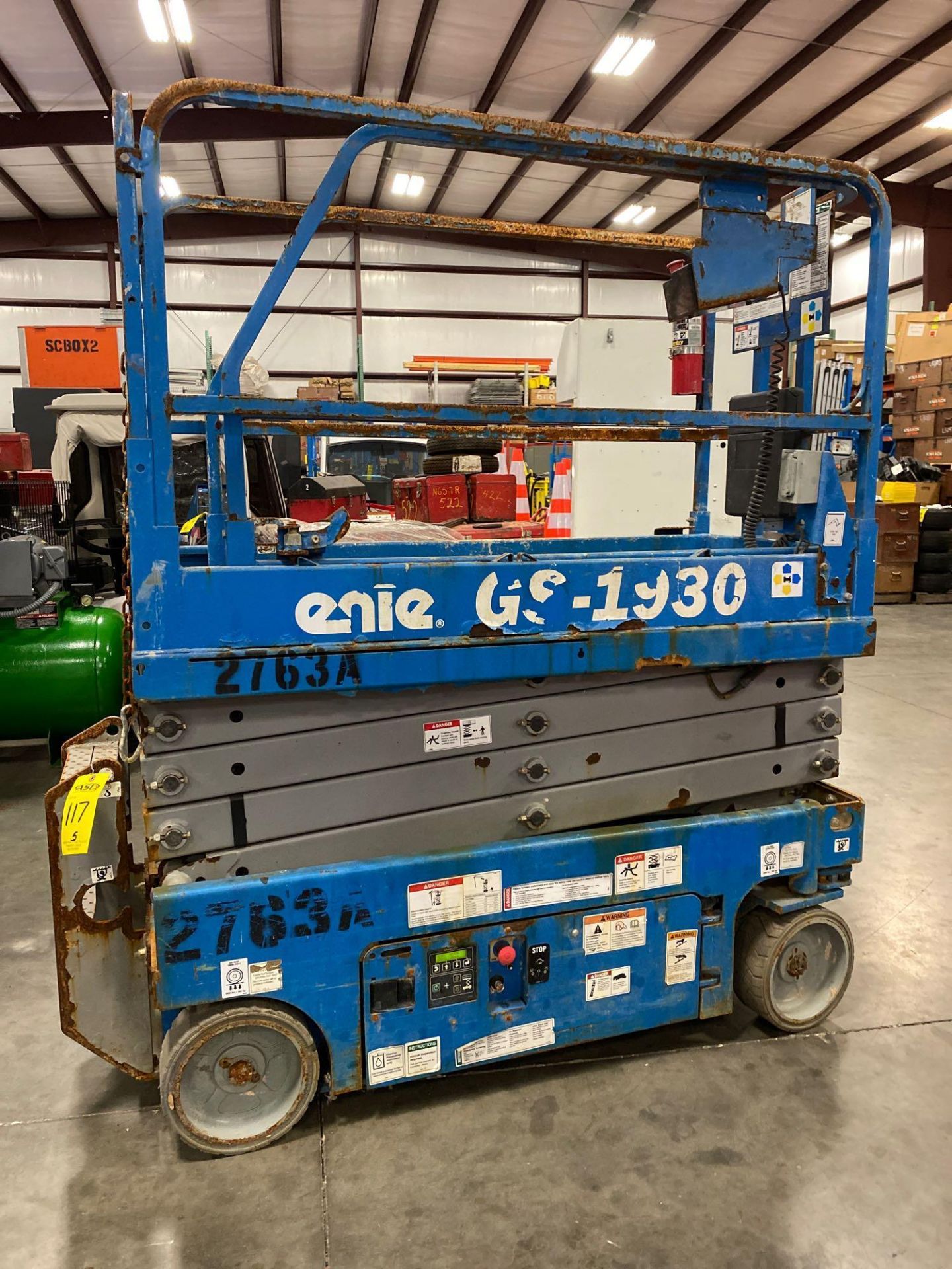 GENIE GS1930 SCISSOR LIFT, SELF PROPELLED, 19' PLATFORM HEIGHT - Image 10 of 14