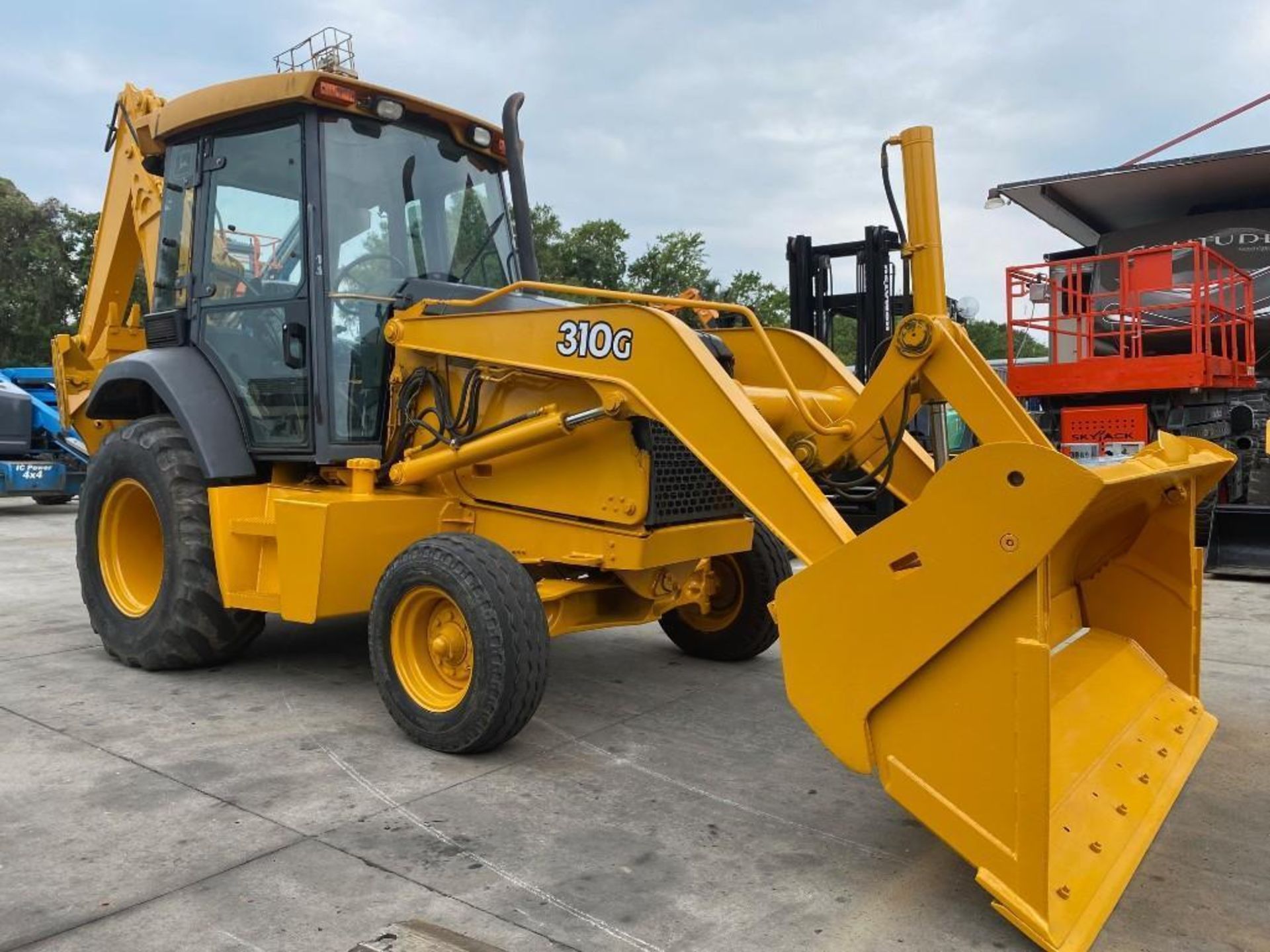 JOHN DEERE 310G LOADER, BACKHOE, DIESEL, ENCLOSED CAB, BROKEN GLASS, 4 IN 1 BUCKET, RUNS AND OPERATE - Image 8 of 26