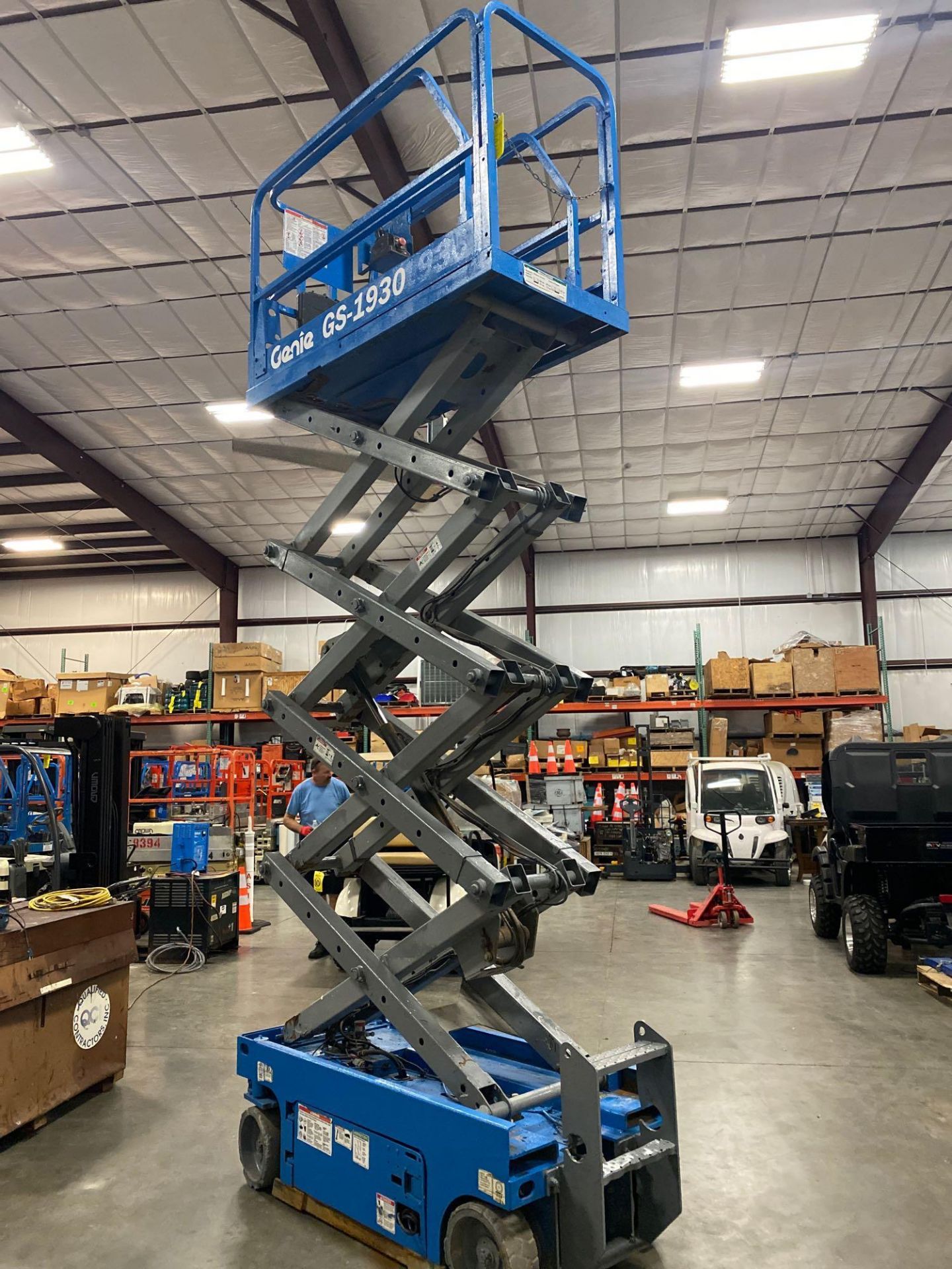 GENIE GS1930 SCISSOR LIFT, SELF PROPELLED, 19' PLATFORM HEIGHT, BUILT IN BATTERY CHARGER, SLIDE OUT