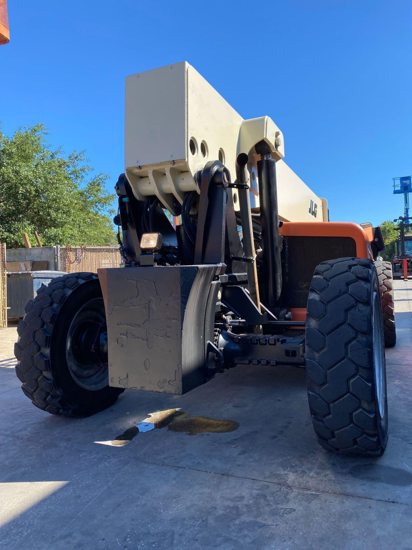 2013 JLG TELESCOPIC FORKLIFT MODEL G10-55A, 10,000 LB CAPACITY, OUTRIGGERS, 5,717.7 HOURS SHOWING, C - Image 12 of 16