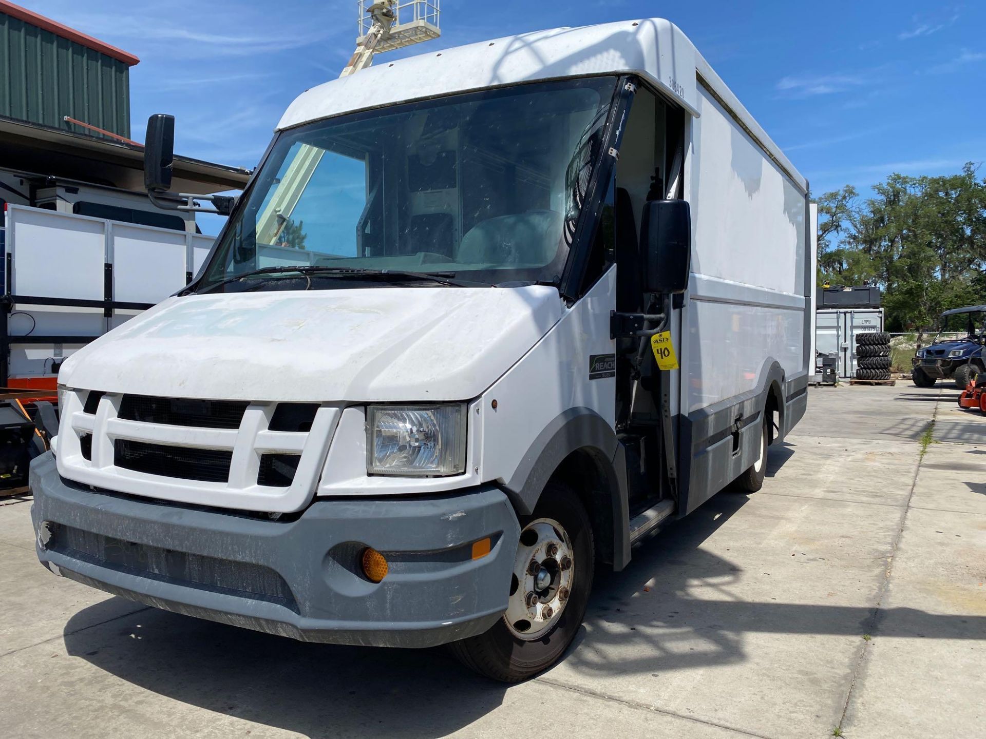 2012 ISUZU STEP VAN, AUTOMATIC, 3.0L DIESEL, BUILT IN STORAGE SHELVES, RUNS & OPERATES - Image 12 of 12