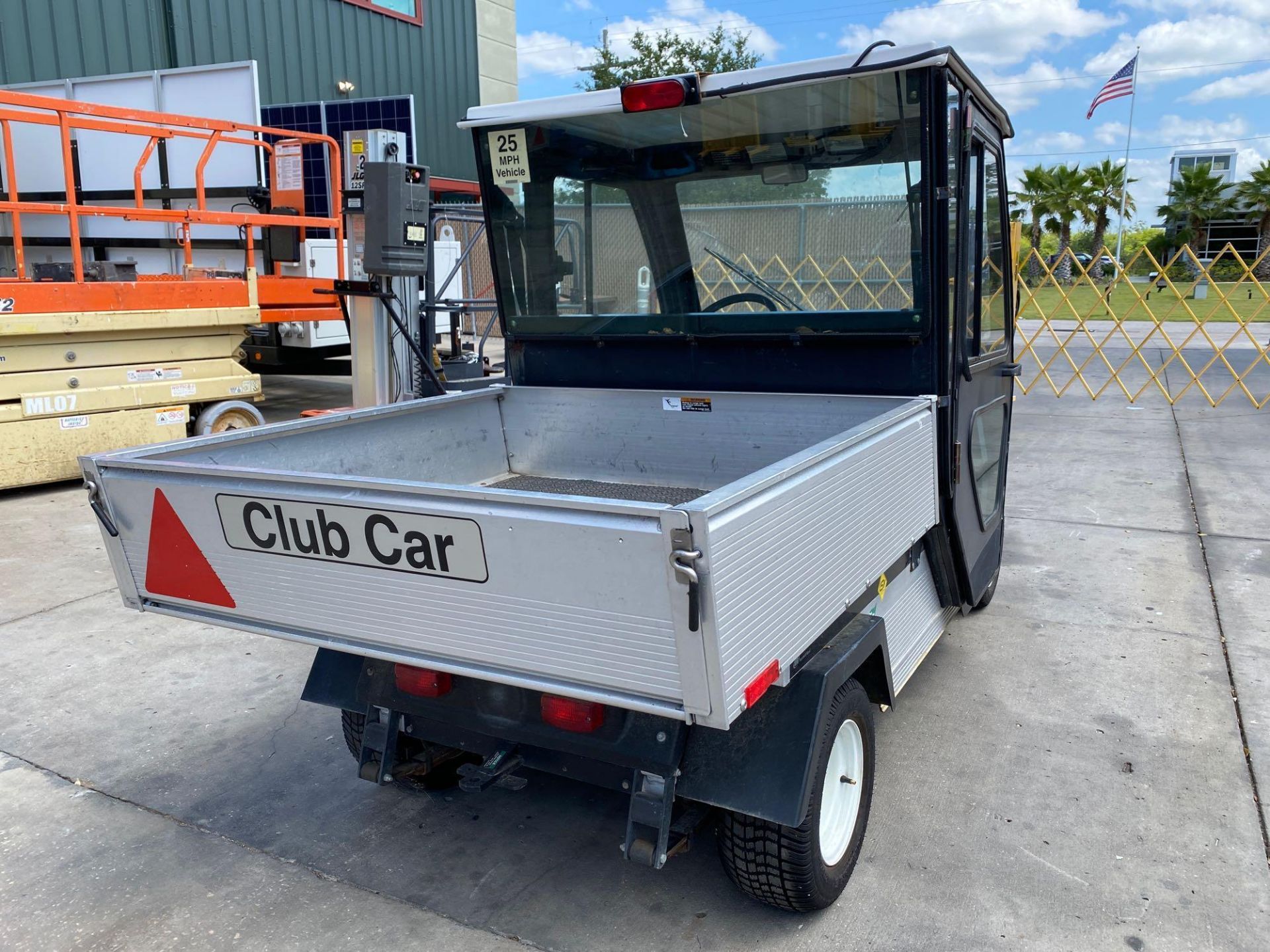 2010 CLUB CAR UTILITY CART, ENCLOSED CAB, ELECTRIC, DUMP BED, HITCH, RUNS AND OPERATES - Image 5 of 11