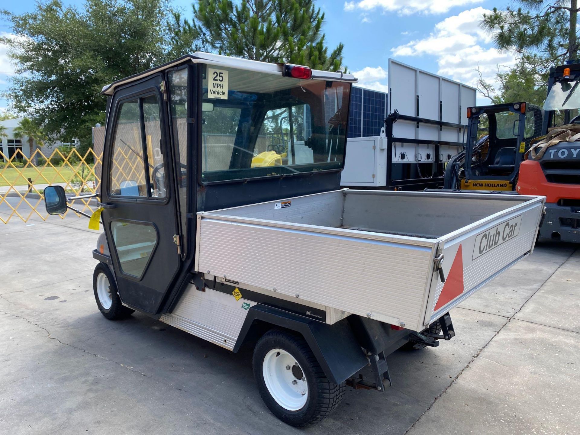 2010 CLUB CAR UTILITY CART, ENCLOSED CAB, ELECTRIC, DUMP BED, HITCH, RUNS AND OPERATES - Image 7 of 11