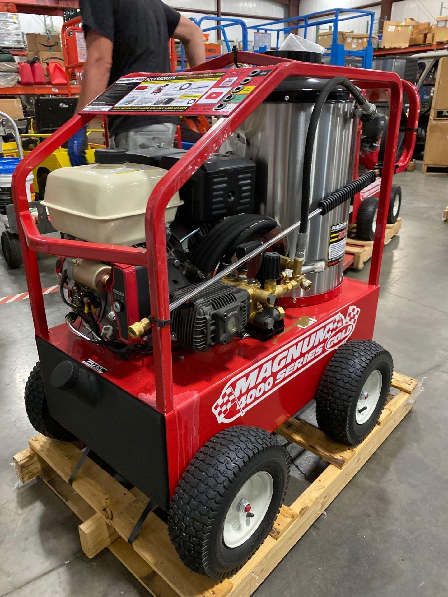 UNUSED 2020 MAGNUM 4000 SERIES HEATED PRESSURE WASHER, ELECTRIC START, GAS POWERED ENGINE, DIESEL PO - Image 2 of 5