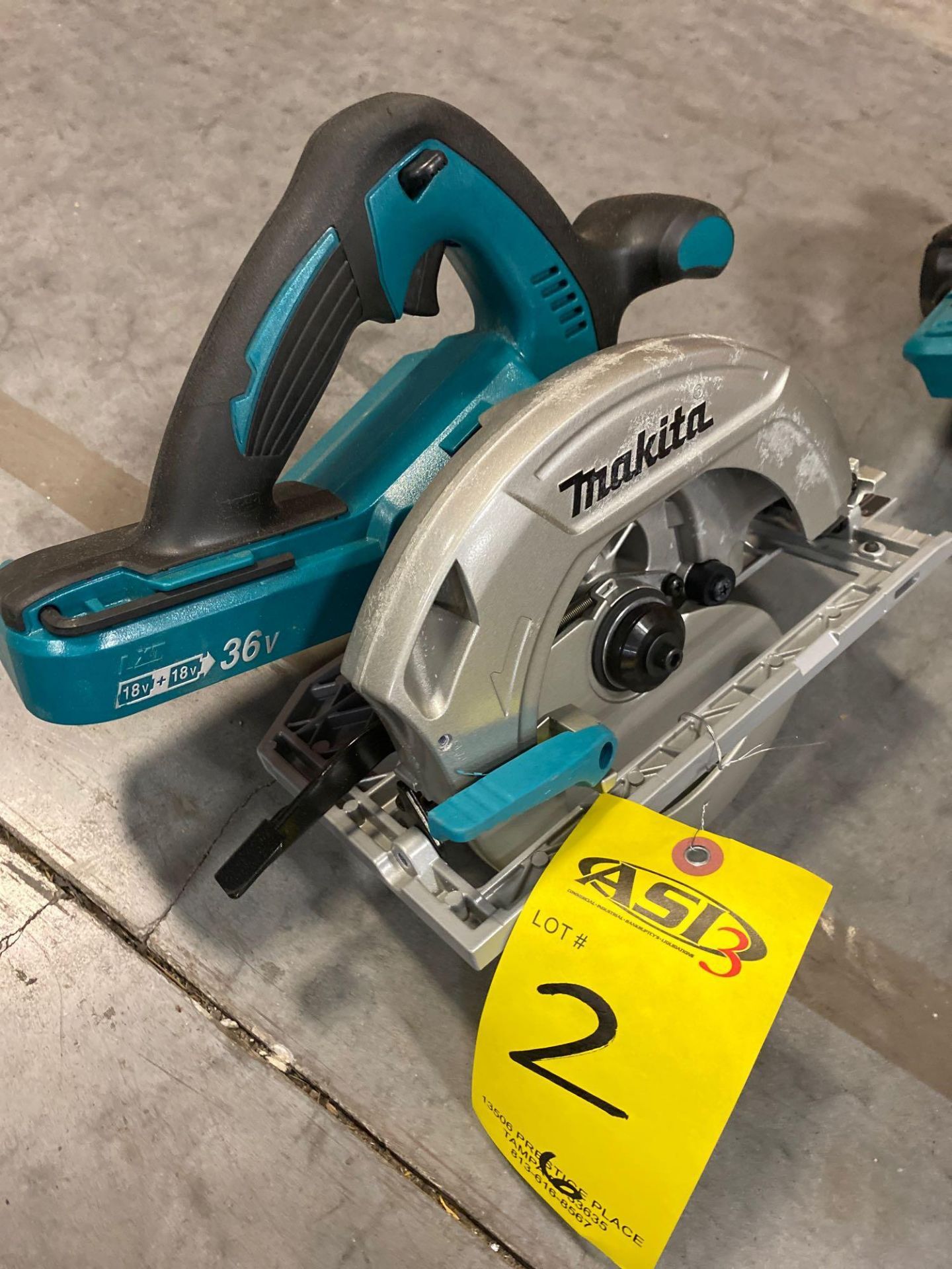 UNUSED RECONDITIONED MAKITA 36V SAW - Image 2 of 3