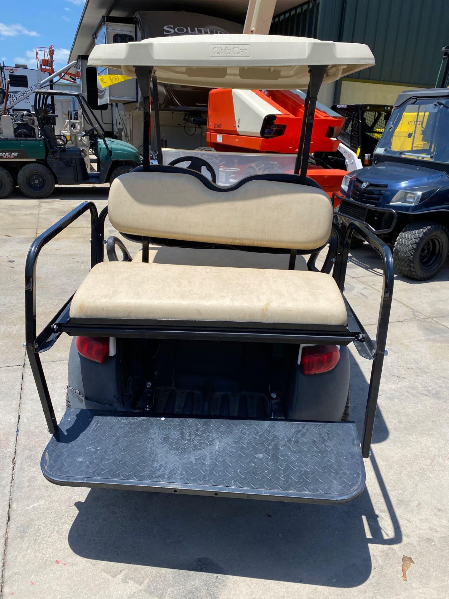 CLUB CAR ELECTRIC GOLF CART, REAR SEATING, RUNS & DRIVES - Image 5 of 7