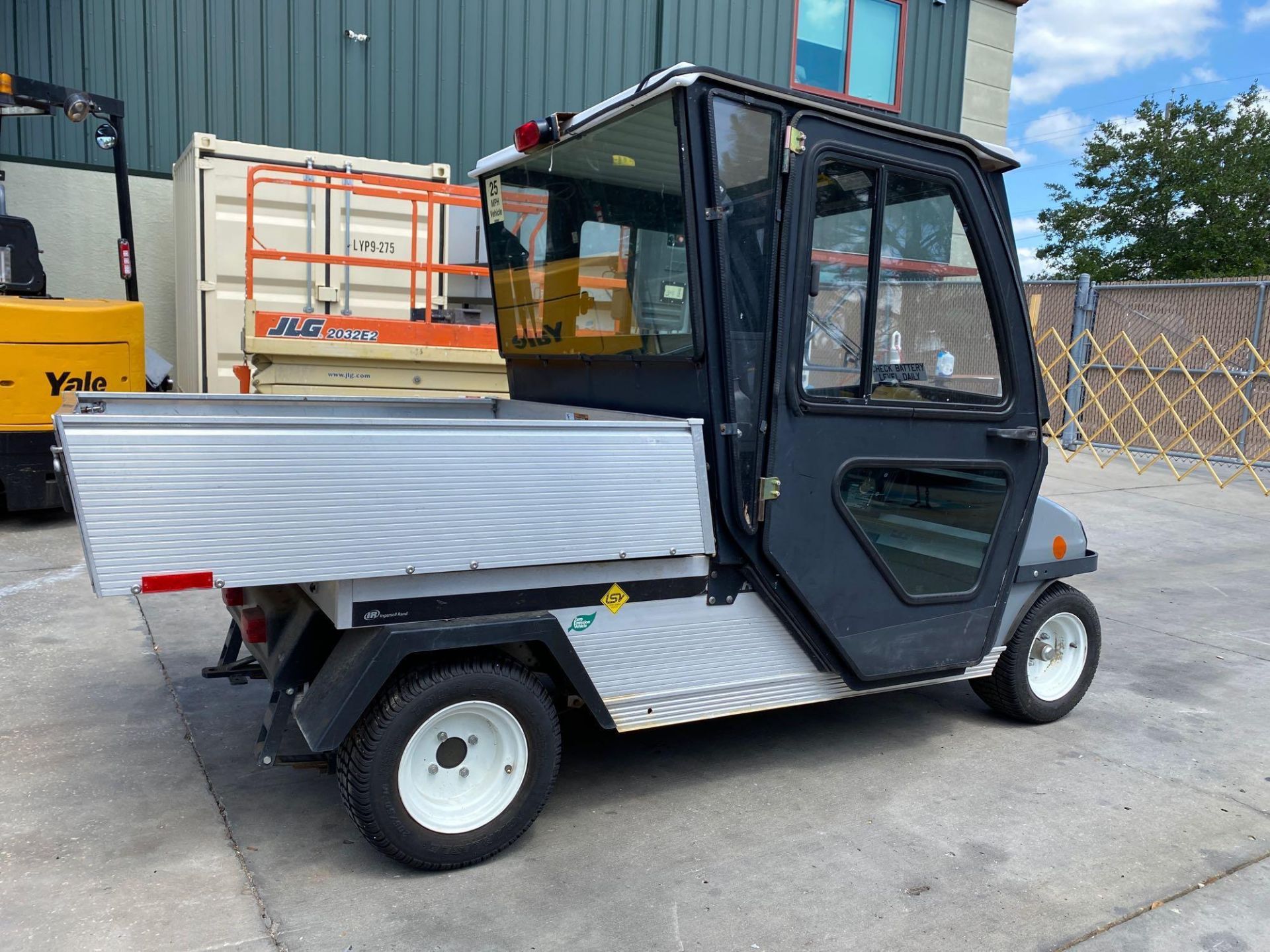 2010 CLUB CAR UTILITY CART, ENCLOSED CAB, ELECTRIC, DUMP BED, HITCH, RUNS AND OPERATES - Image 4 of 11