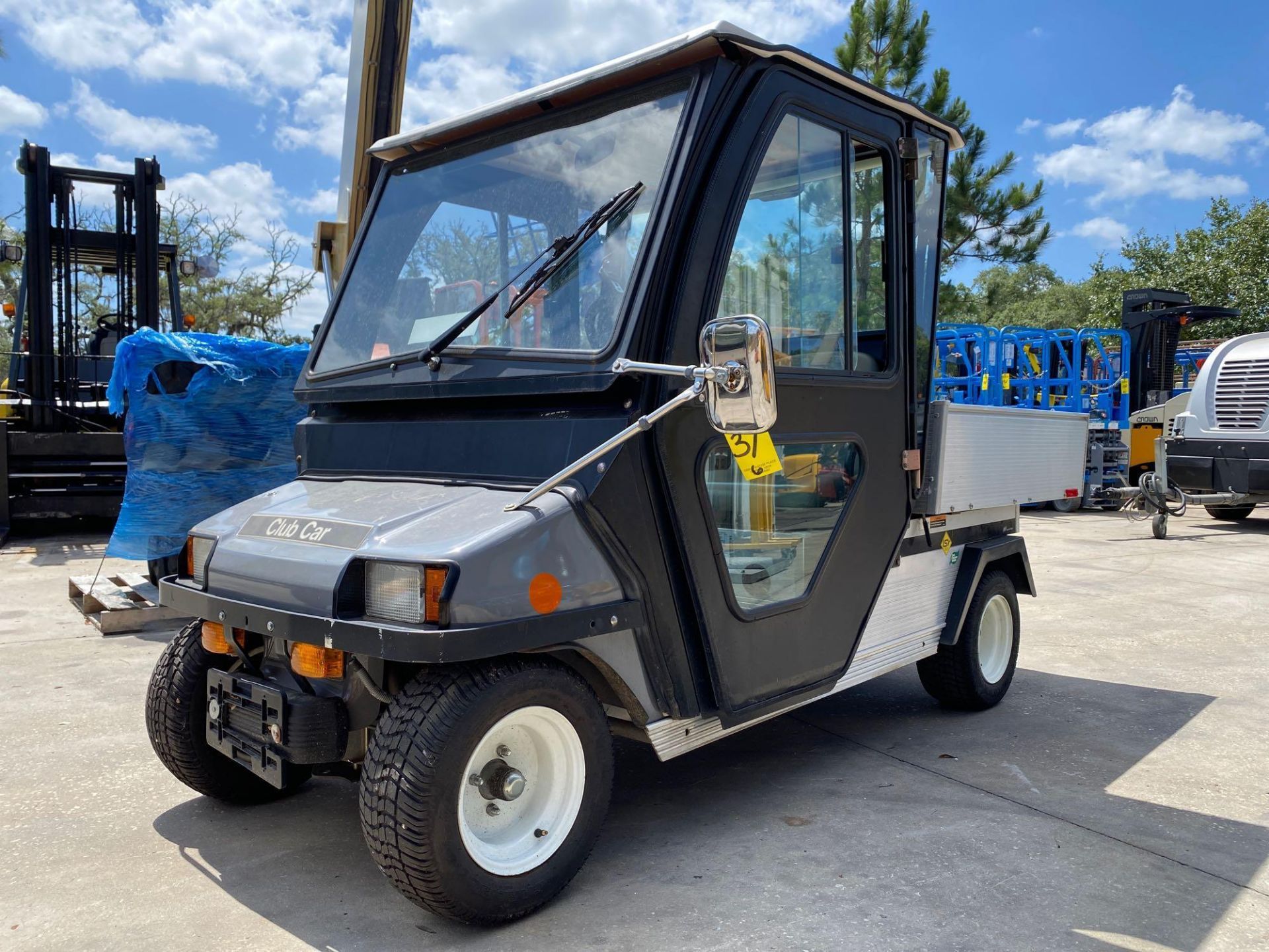 2010 CLUB CAR UTILITY CART, ENCLOSED CAB, ELECTRIC, CHARGER INCLUDED, DUMP BED, HITCH