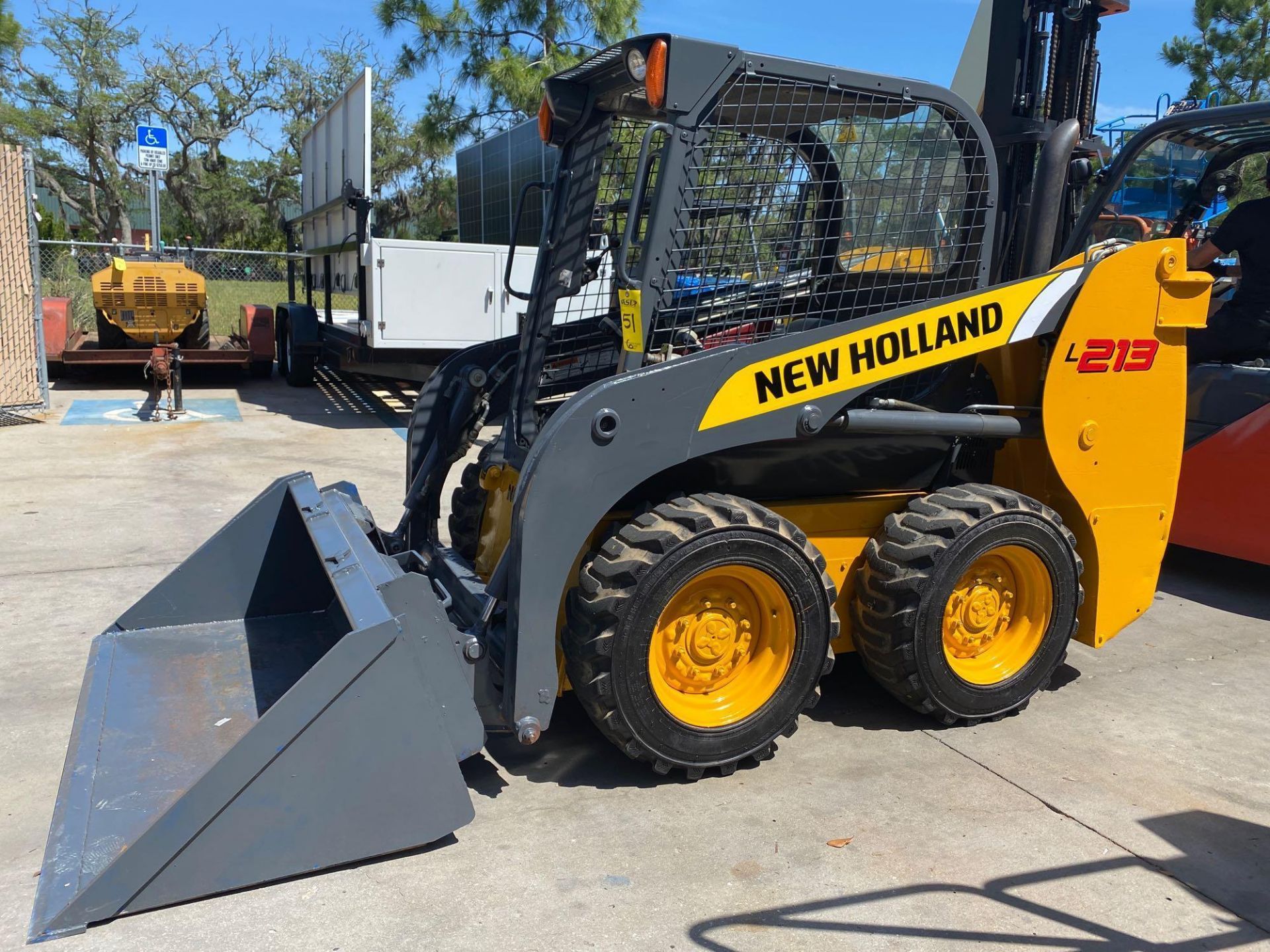 2011 NEW HOLLAND SKID STEER, APPROX. 3,800 HOURS SHOWING, BUCKET ATTACHMENT, RUNS AND OPERATES