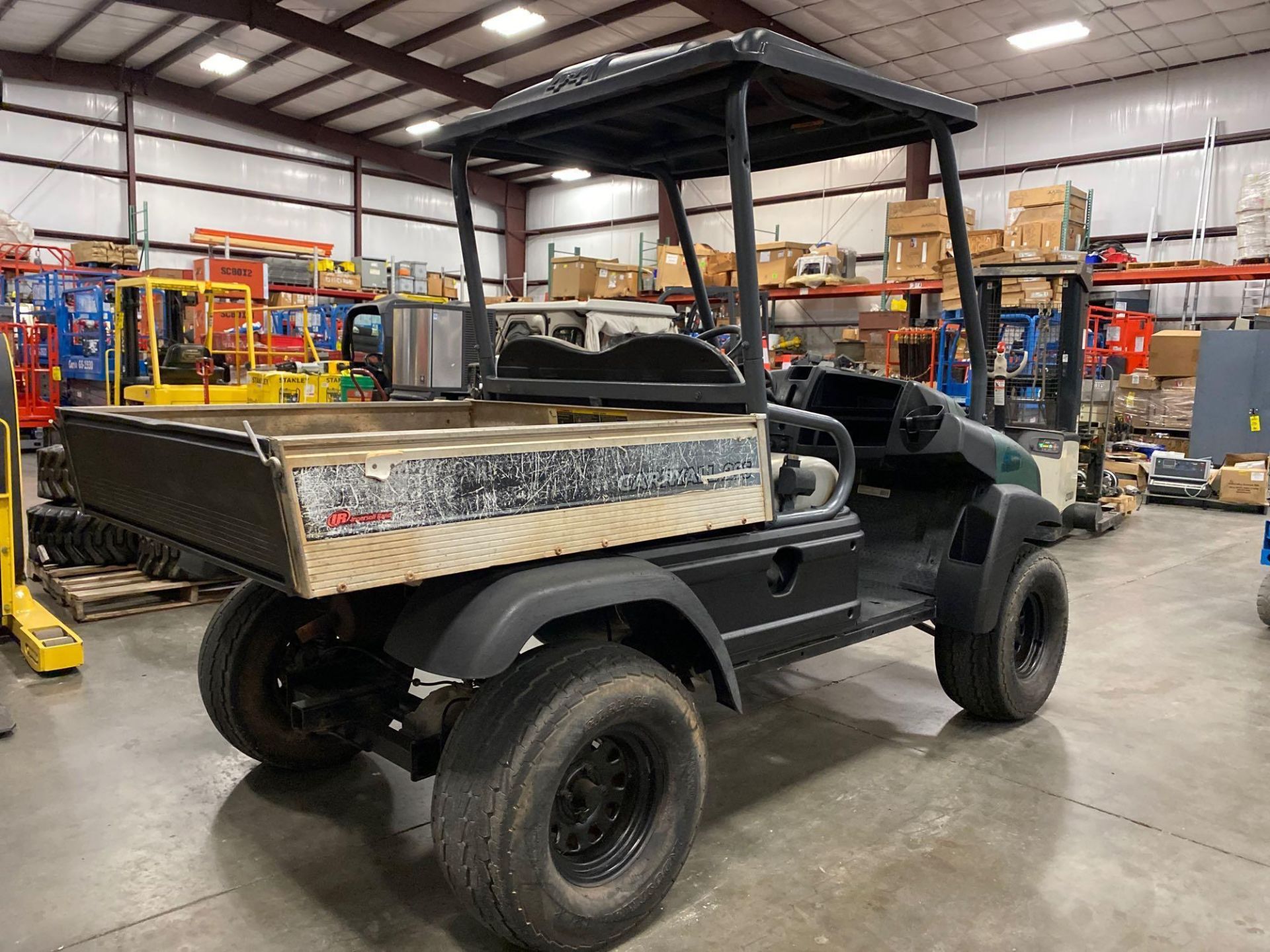 CLUBCAR GAS POWERED UTILITY CART, 4x4, DUMP BED, RUNS AND DRIVES - Image 6 of 9