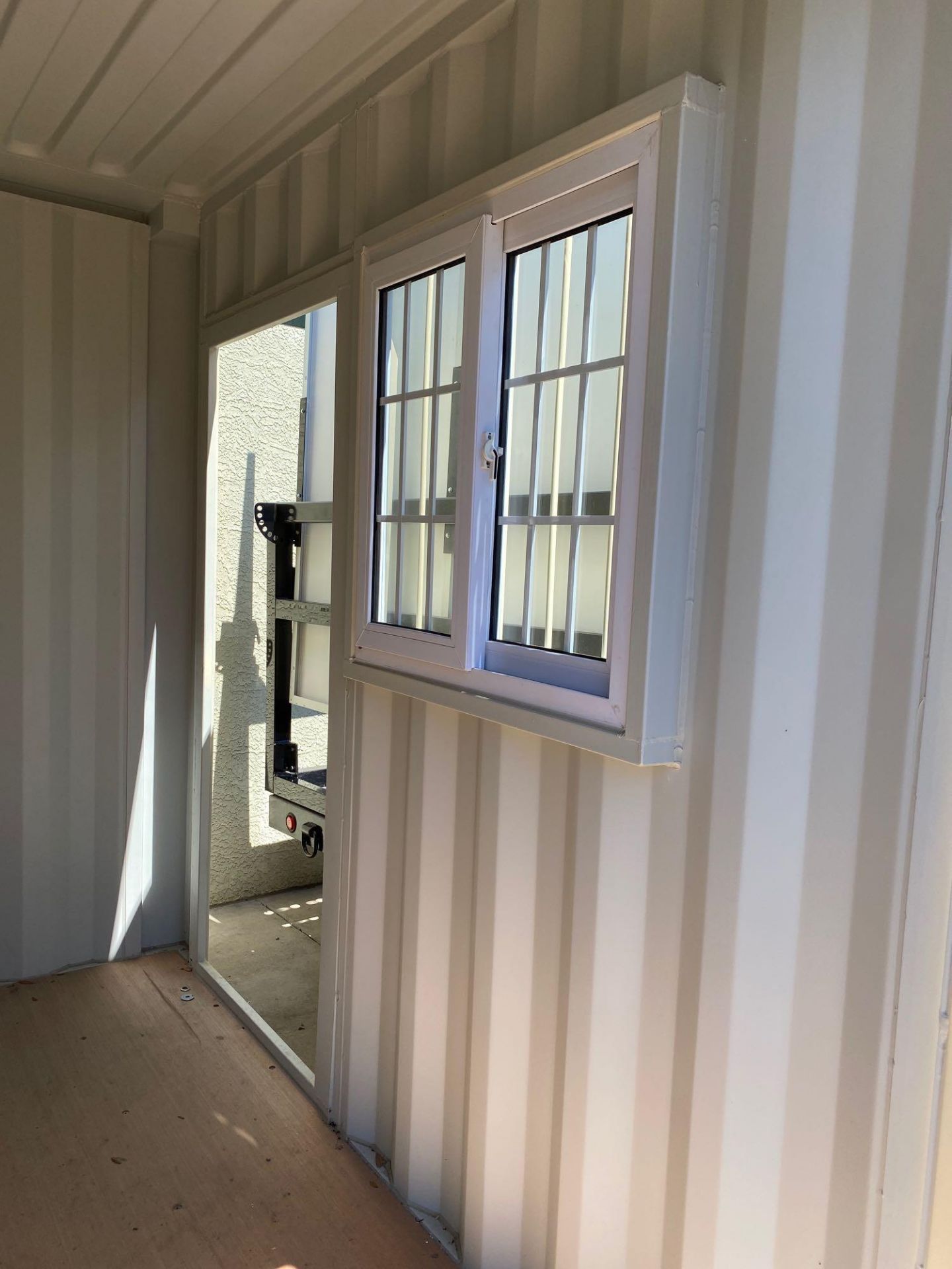 UNUSED CONTAINER/MOBILE OFFICE . 9' LONG x 87" WIDE X 99" TALL - Image 3 of 4