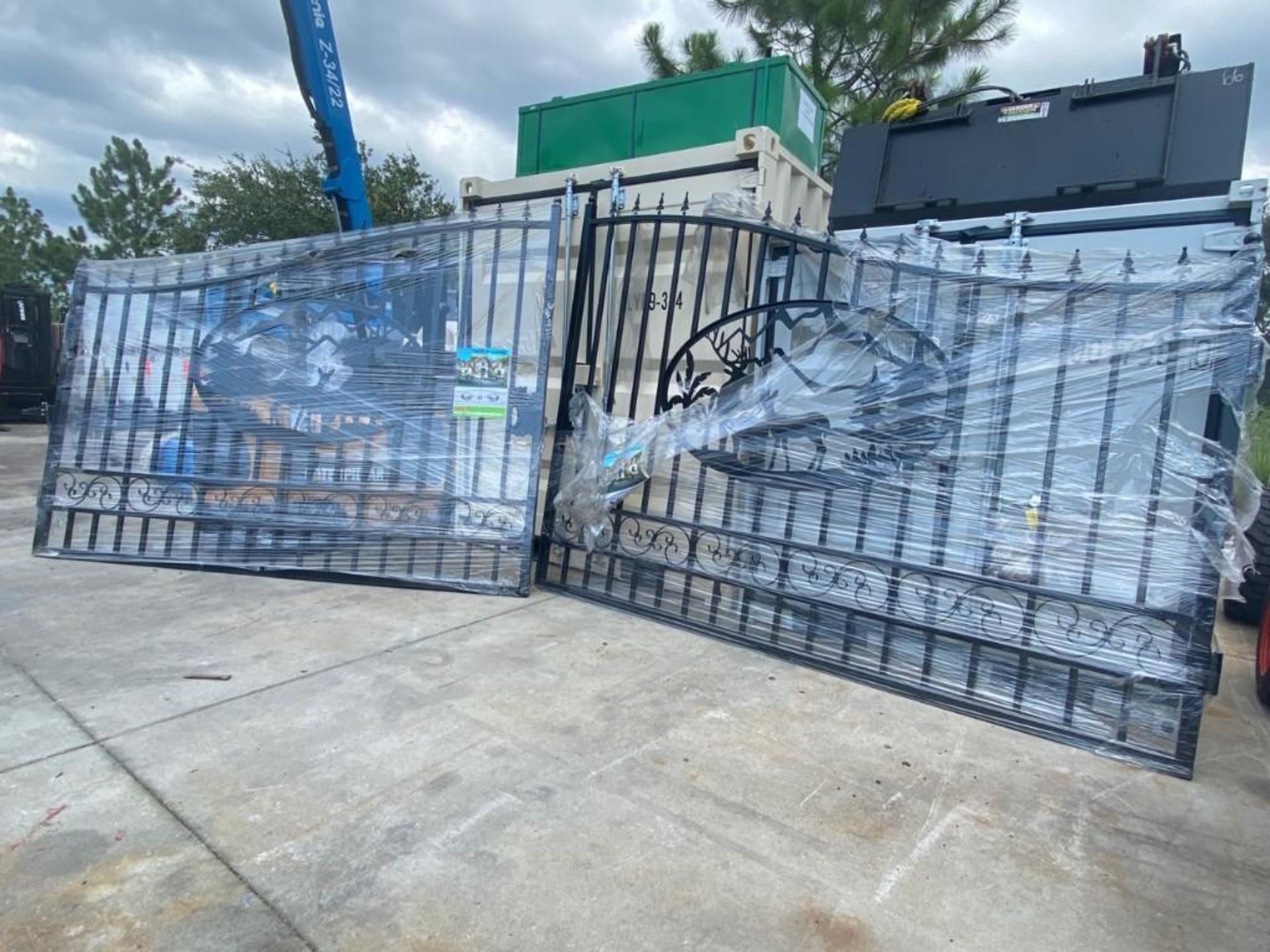 UNUSED WROUGHT IRON GATES, 20' TOTAL WIDTH, BI PARTING - Image 2 of 6