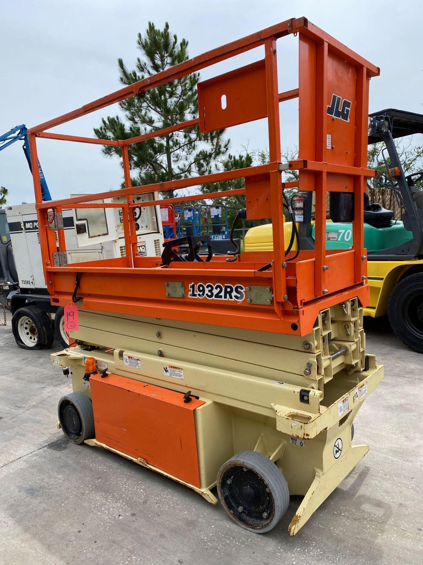 2015 JLG 1932RS ELECTRIC SCISSOR LIFT, SELF PROPELLED, 19' PLATFORM HEIGHTT, BUILT IN BATTERY CHARGE - Image 2 of 7