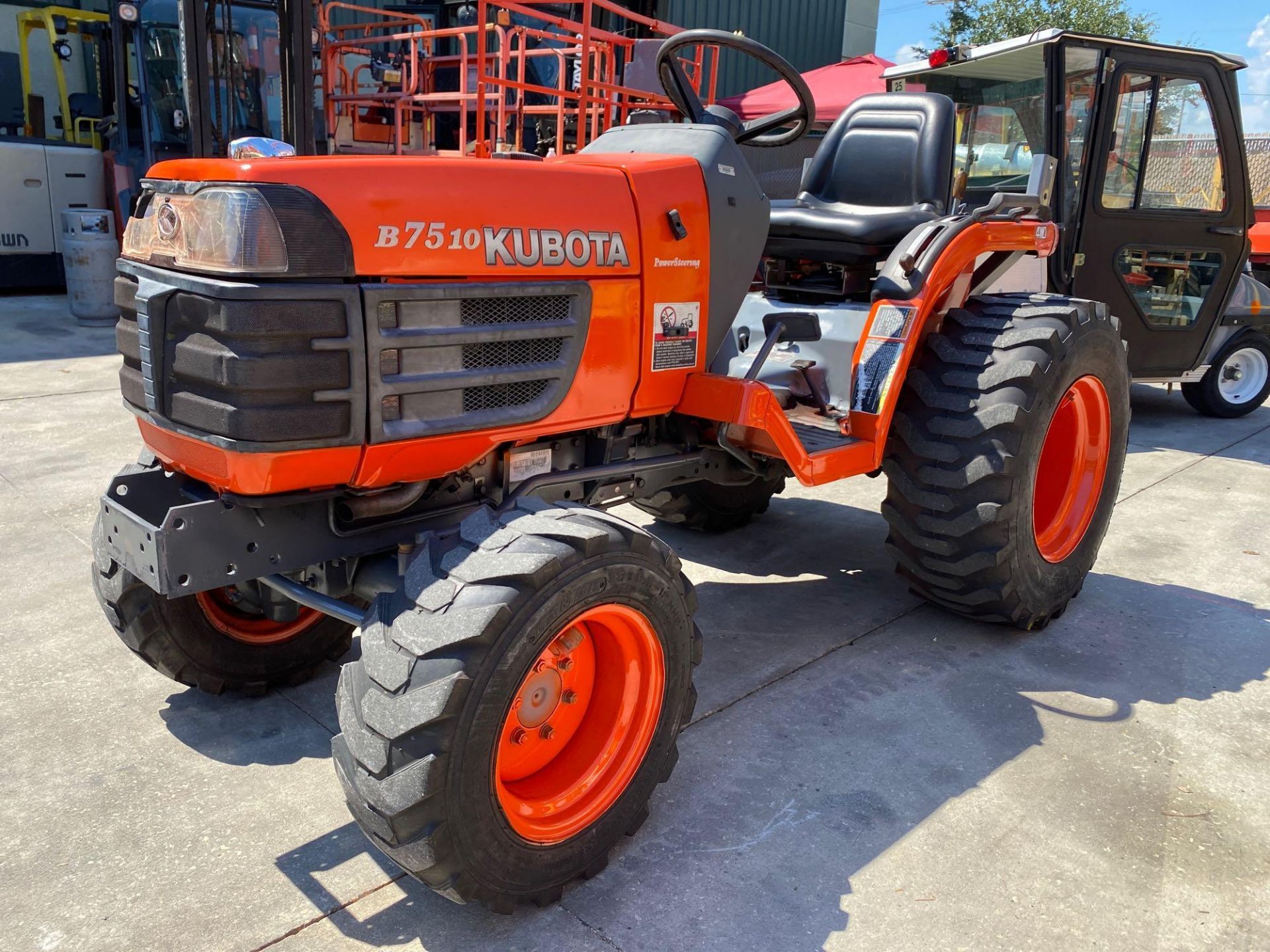 KUBOTA B7510 DIESEL TRACTOR, POWER STEERING, 1,433 HOURS SHOWING, 4WD, RUNS AND OPERATES - Image 3 of 8