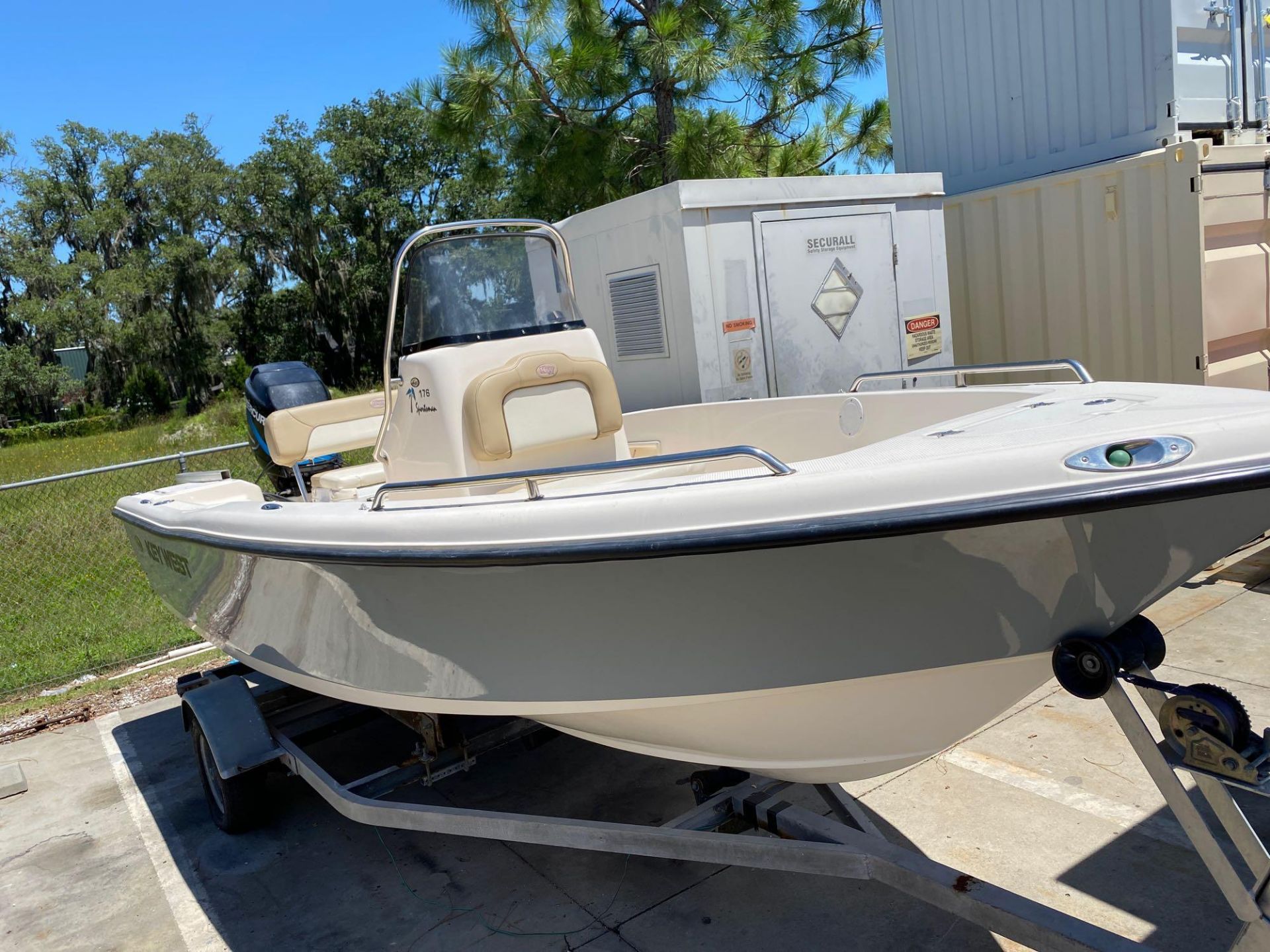 2006 KEY WEST CENTER CONSOLE BOAT, NEW RADIO, GPS, NEWER CUSHIONS, JUST  SERVICED,  4 STROKE 115HP, - Image 2 of 25