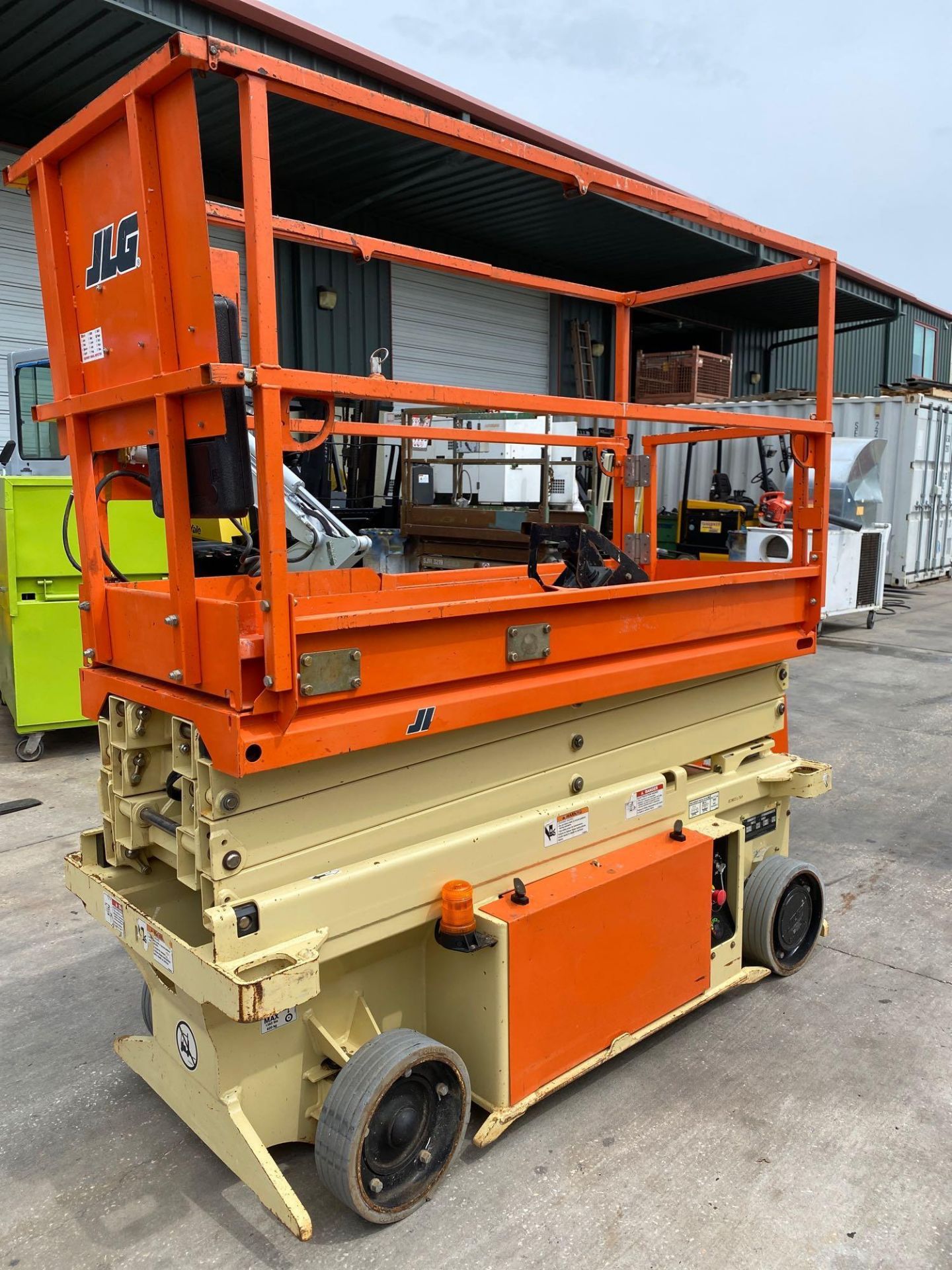 2015 JLG 1932RS ELECTRIC SCISSOR LIFT, SELF PROPELLED, 19' PLATFORM HEIGHTT, BUILT IN BATTERY CHARGE - Image 3 of 7