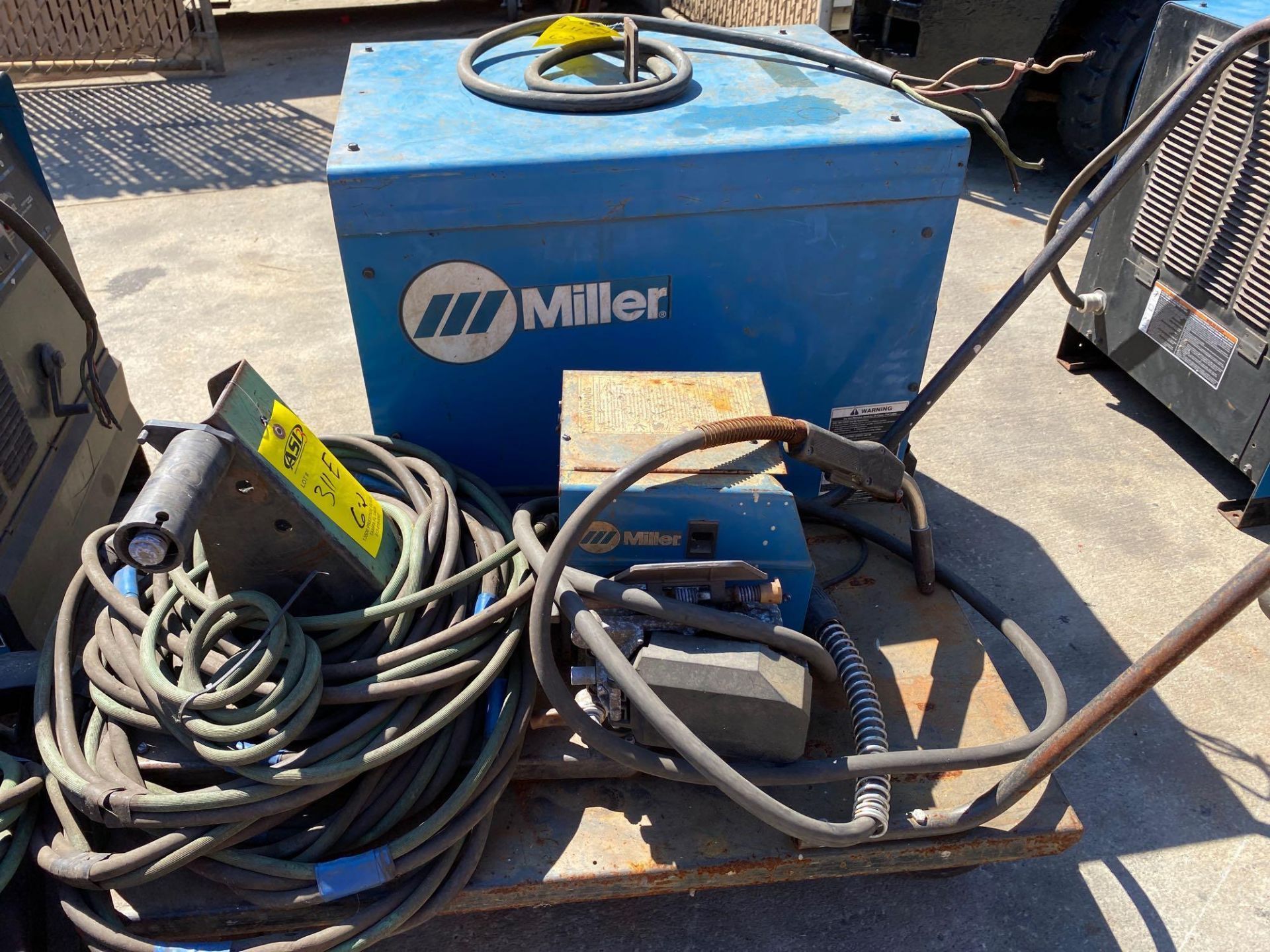 MILLER CP-302 WELDER WITH MILLER 24V WIRE FEEDER - Image 5 of 6