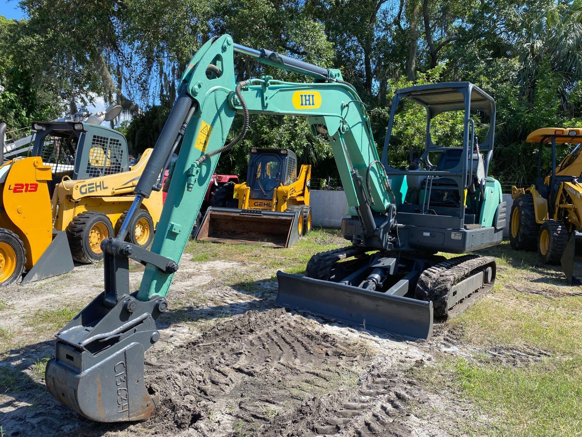 2012 IHI 35NE DIESEL EXCAVATOR, RUBBER TRACKS, FILL BLADE, BUCKET ATTACHMENT, RUNS AND OPERATES - Image 2 of 8