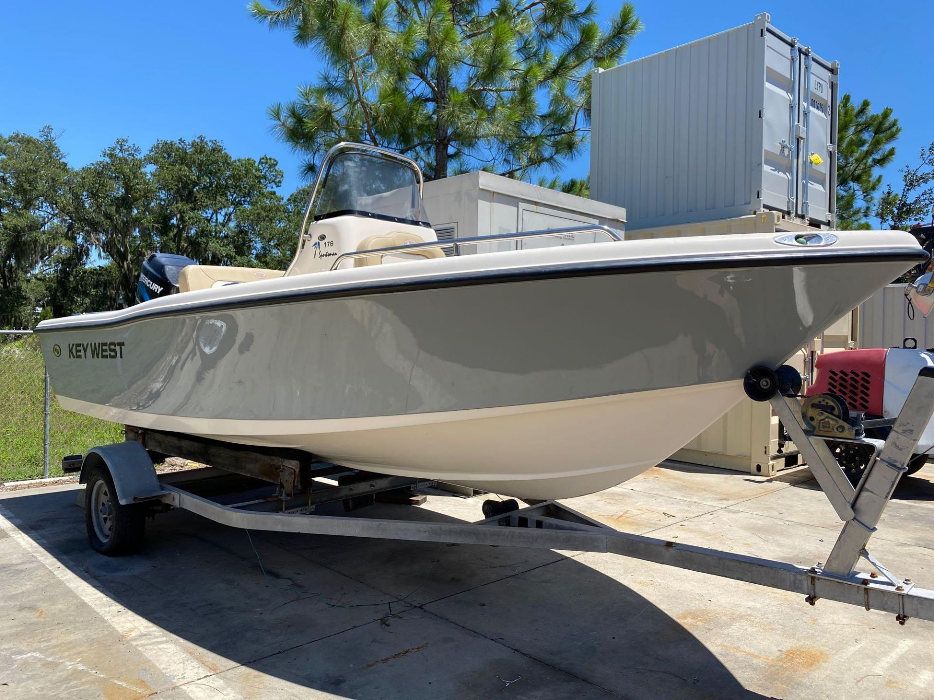 2006 KEY WEST CENTER CONSOLE BOAT, NEW RADIO, GPS, NEWER CUSHIONS, JUST  SERVICED,  4 STROKE 115HP,