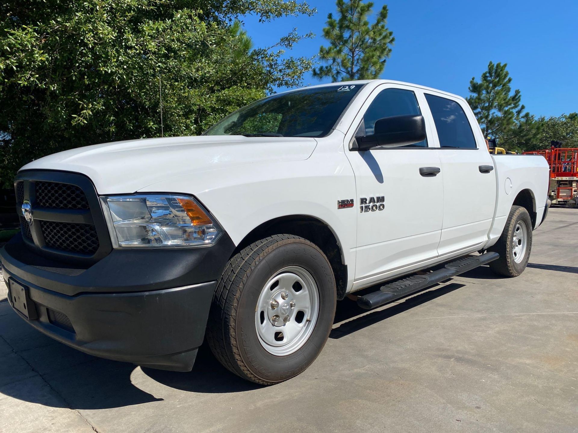 2015 DODGE 1500 HEMI CREW CAB PICK UP TRUCK, LEATHER SEATS, 86,302 MILES SHOWING, ICE COLD AIR, RUNS