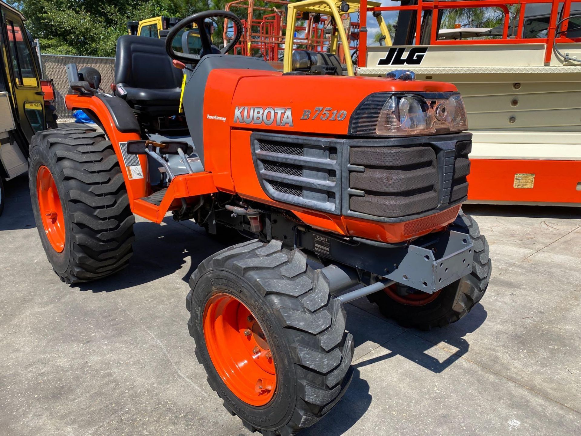 KUBOTA B7510 DIESEL TRACTOR, POWER STEERING, 1,433 HOURS SHOWING, 4WD, RUNS AND OPERATES - Image 2 of 8