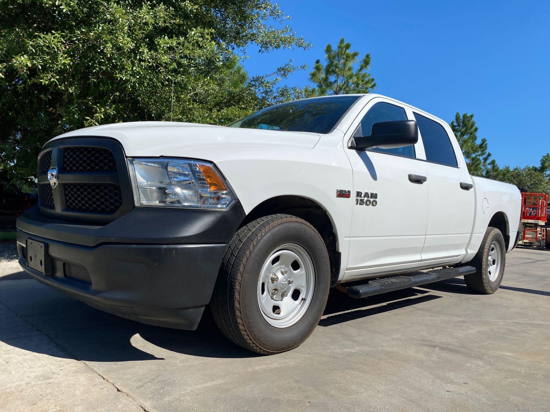 2015 DODGE 1500 HEMI CREW CAB PICK UP TRUCK, LEATHER SEATS, 86,302 MILES SHOWING, ICE COLD AIR, RUNS - Image 2 of 20