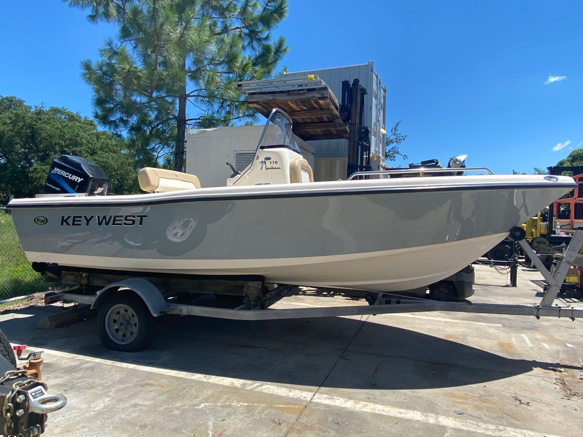 2006 KEY WEST CENTER CONSOLE BOAT, NEW RADIO, GPS, NEWER CUSHIONS, JUST  SERVICED,  4 STROKE 115HP, - Image 3 of 25