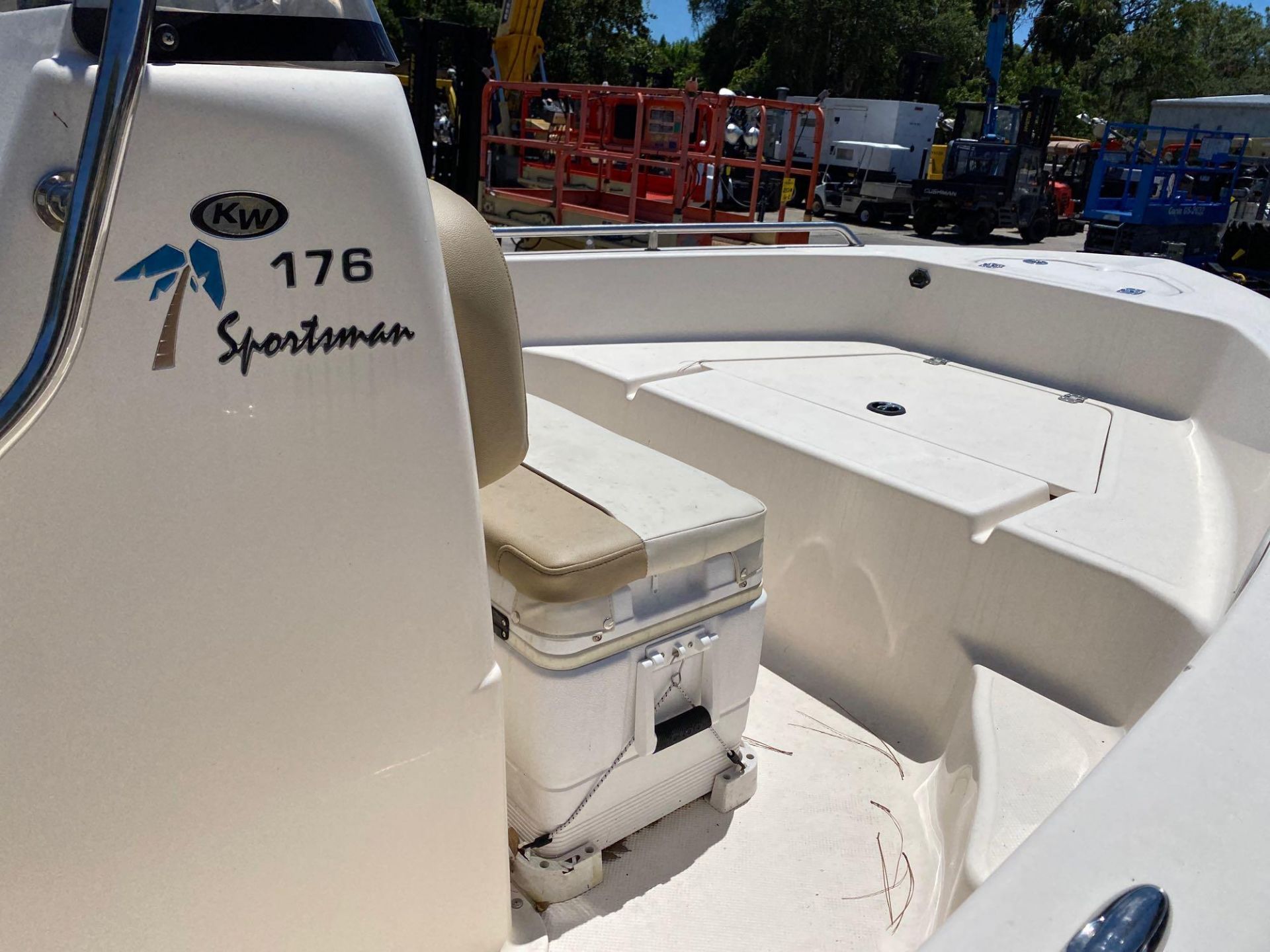 2006 KEY WEST CENTER CONSOLE BOAT, NEW RADIO, GPS, NEWER CUSHIONS, JUST  SERVICED,  4 STROKE 115HP, - Image 14 of 25