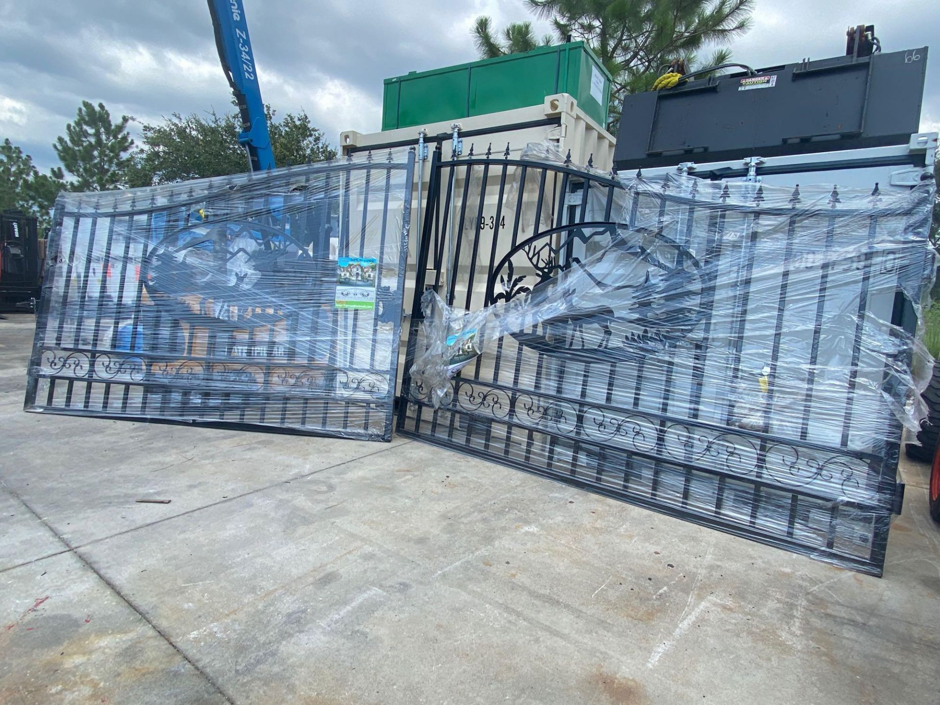 UNUSED WROUGHT IRON GATES, 20' TOTAL WIDTH, BI PARTING - Image 4 of 6