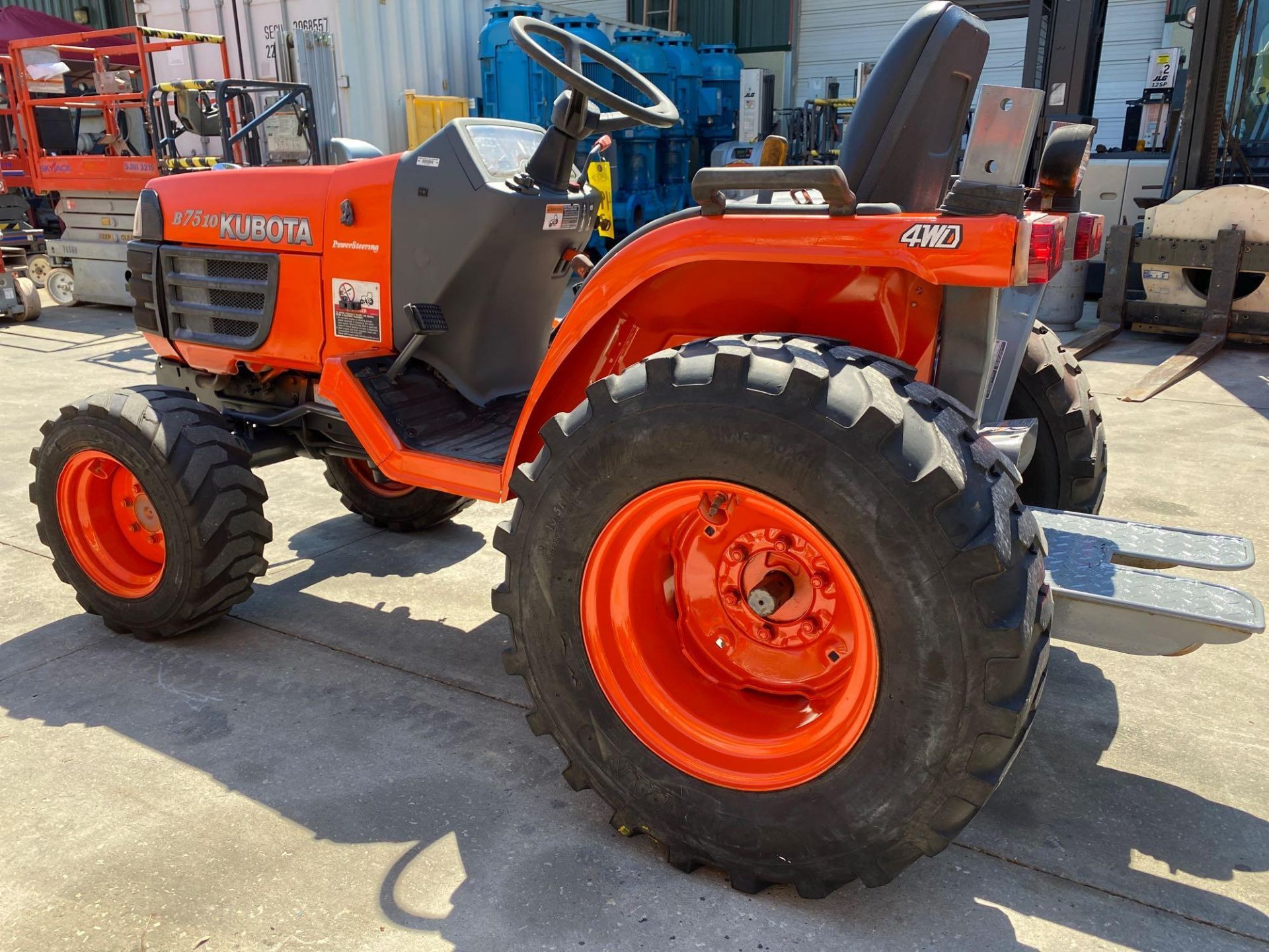 KUBOTA B7510 DIESEL TRACTOR, POWER STEERING, 1,433 HOURS SHOWING, 4WD, RUNS AND OPERATES - Image 4 of 8