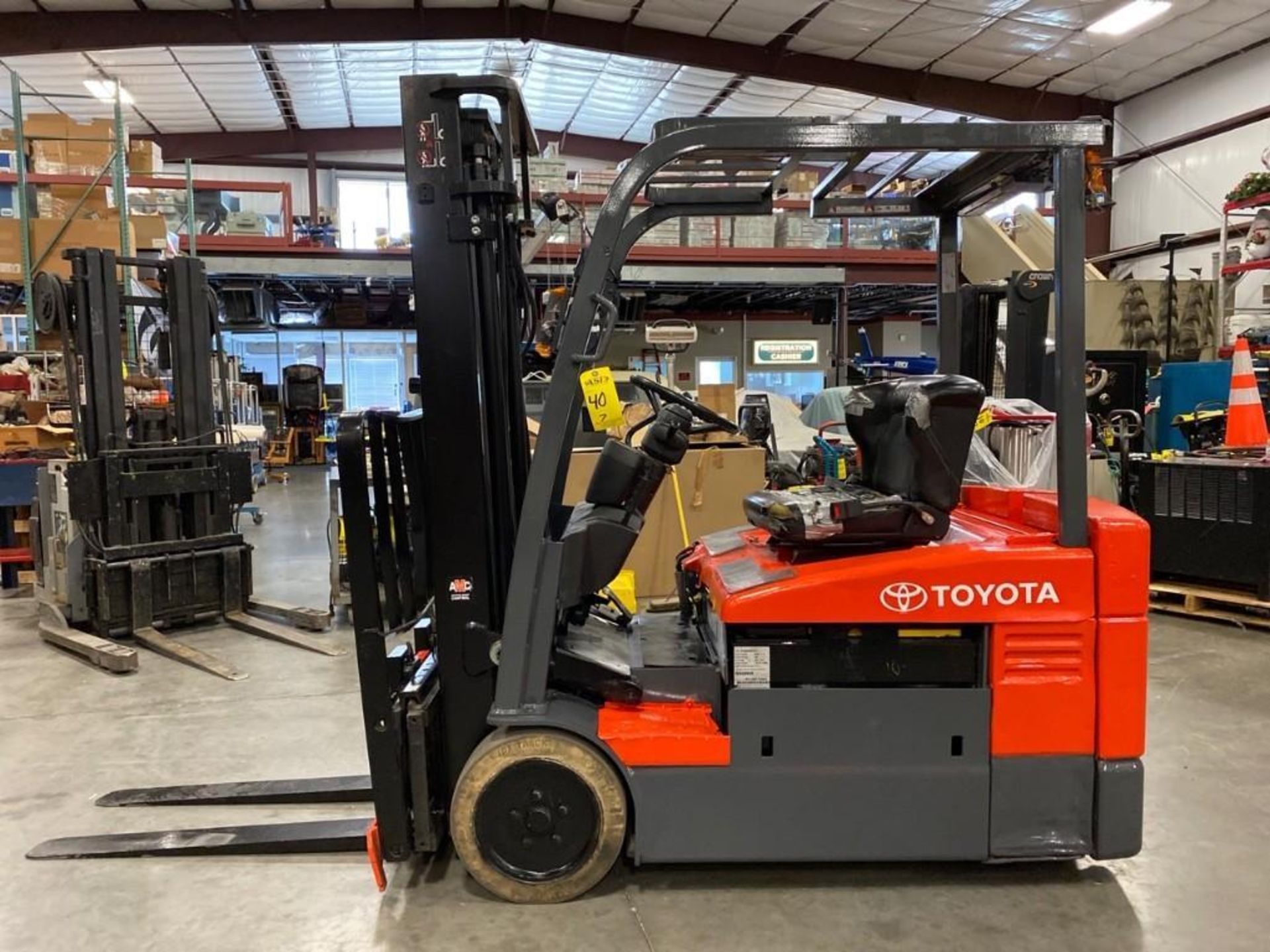 2014 TOYOTA ELECTRIC FORKLIFT MODEL 7FBEU20, 2017 BATTERY, 4,000 LB CAPACITY, TILT, SIDE SHIFT, RUNS - Image 6 of 10