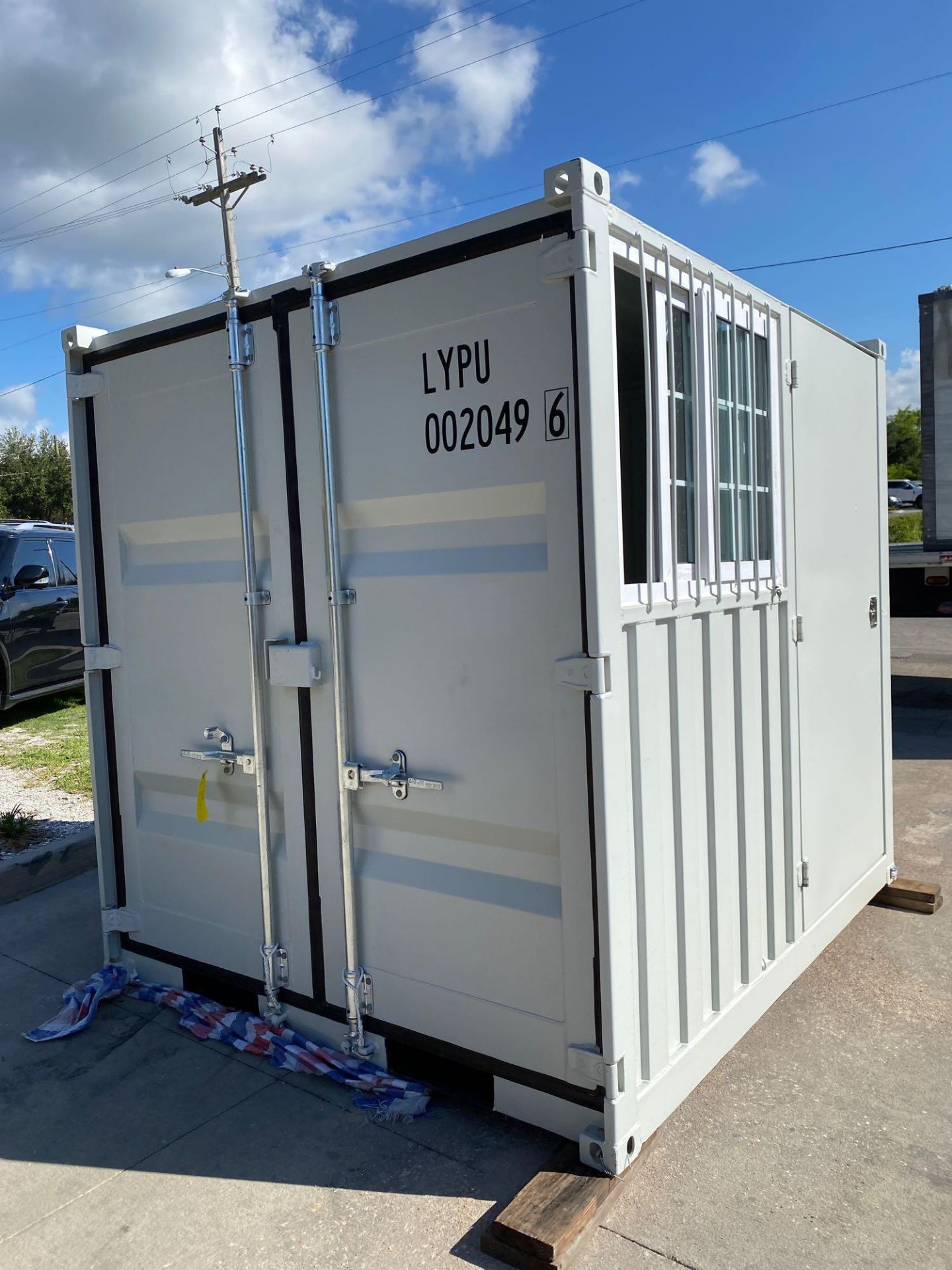 UNUSED 8' CONTAINER/PORTABLE OFFICE WITH WINDOW AND SIDE DOOR ENTRANCE - Image 2 of 5