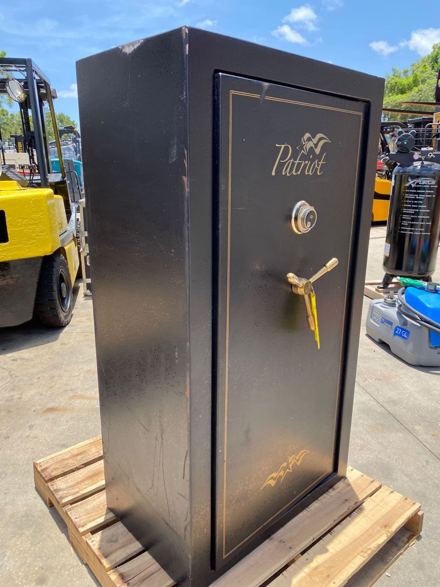 STAND UP PATRIOT GUN SAFE